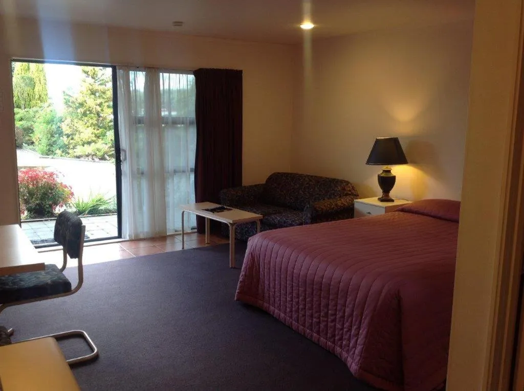 Bed in Central Park Motor Inn