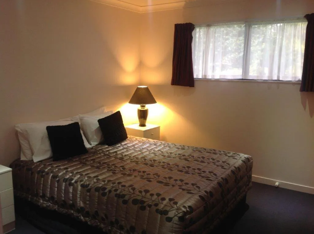 Bed in Central Park Motor Inn