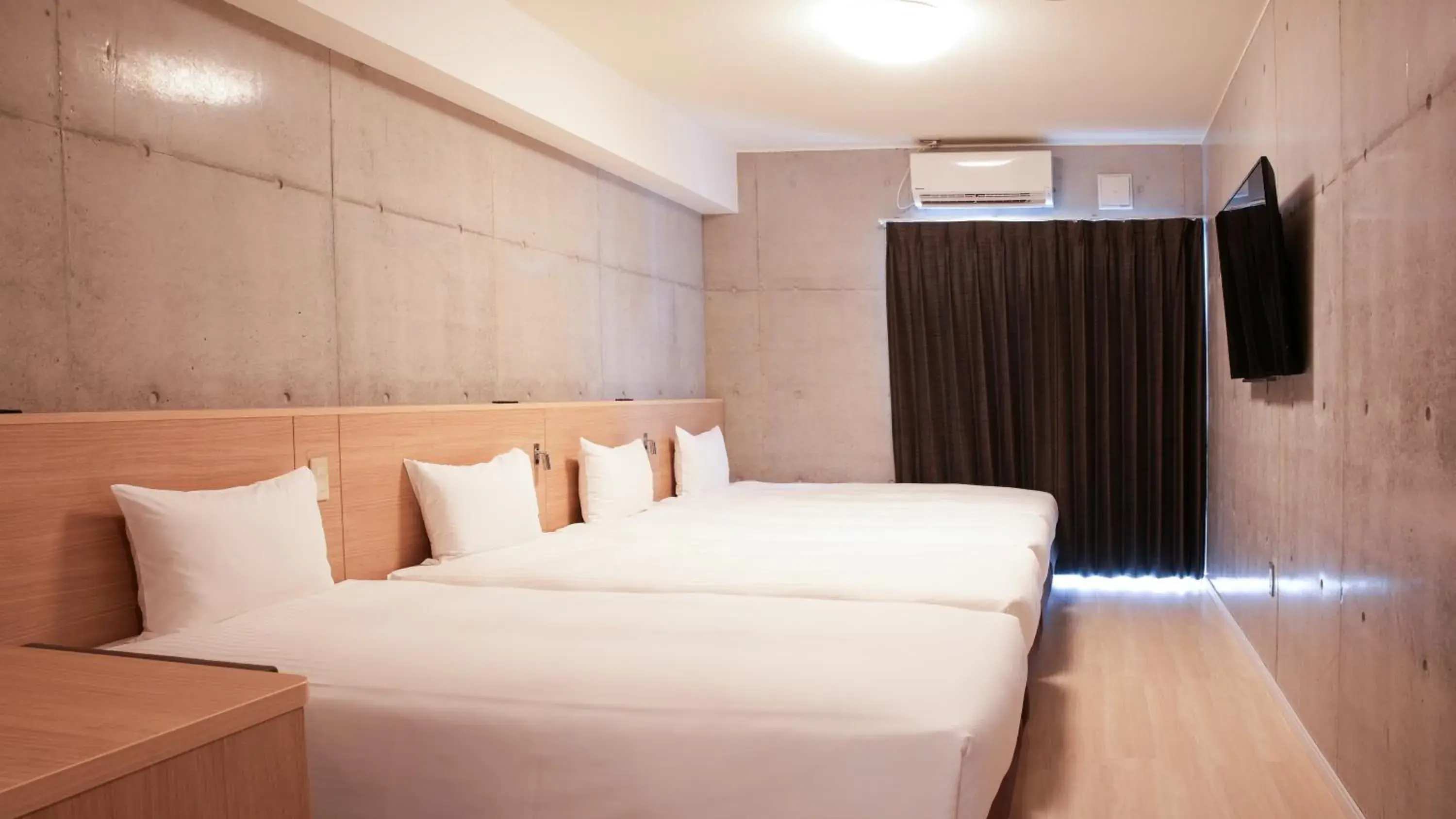 Economy Quadruple Room - Hotel Building in The BREAKFAST HOTEL PORTO Ishigakijima Economy Quadruple Room - Hotel Building in The BREAKFAST HOTEL PORTO Ishigakijima