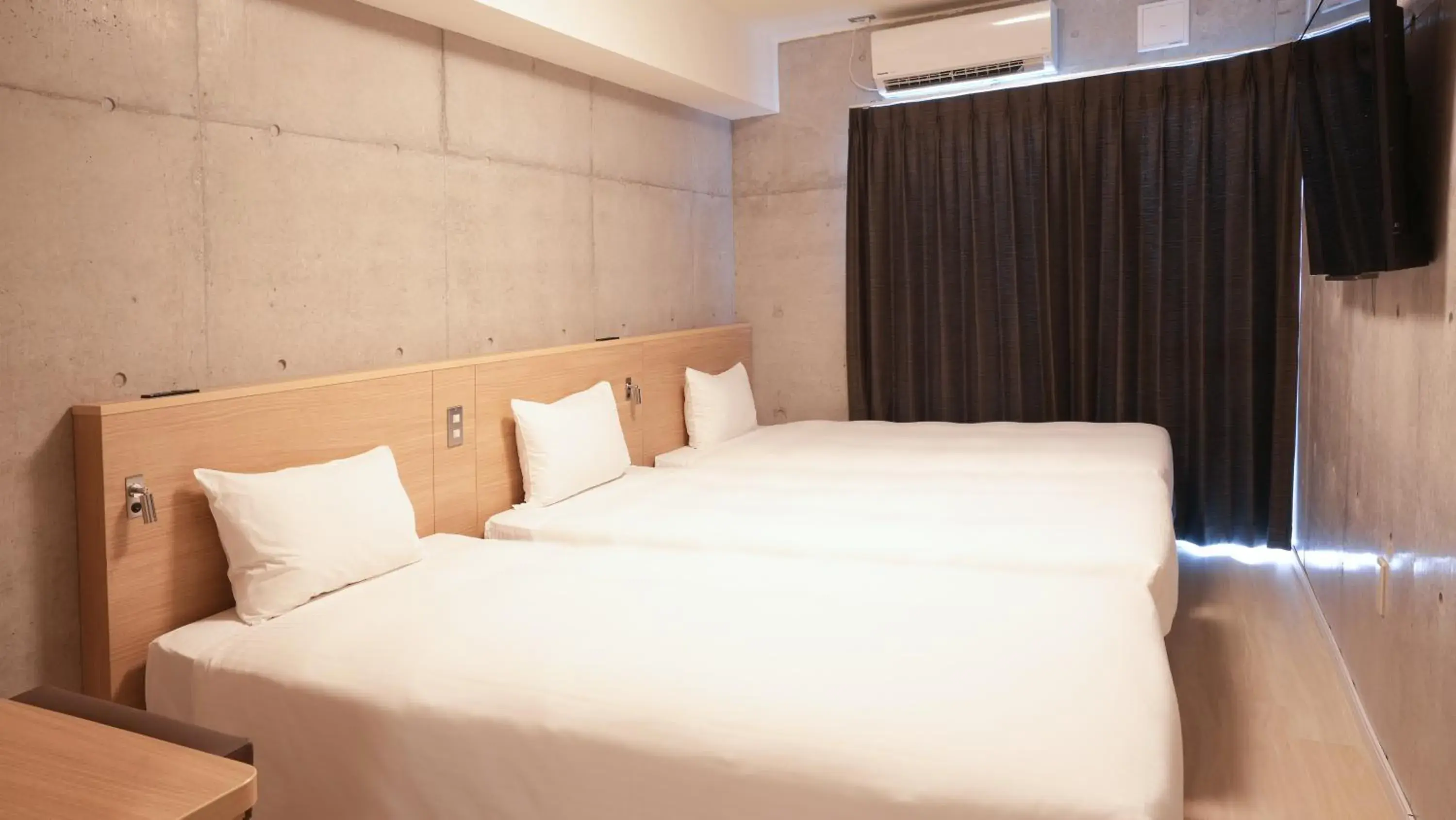 Economy Triple Room - single occupancy - Hotel Building in The BREAKFAST HOTEL PORTO Ishigakijima Economy Triple Room - single occupancy - Hotel Building in The BREAKFAST HOTEL PORTO Ishigakijima