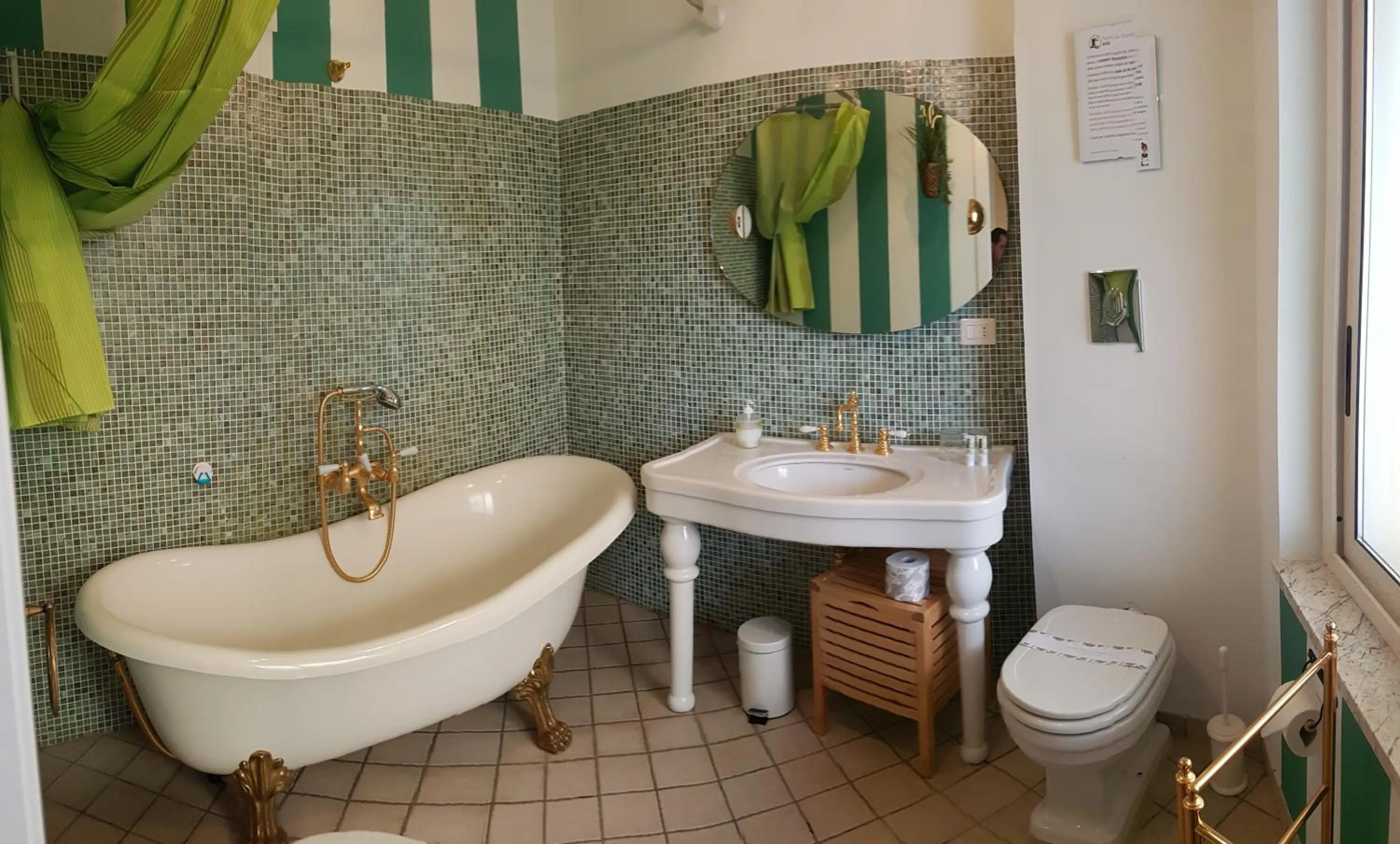 Bathroom in B&B TORRE DEI SARACENI