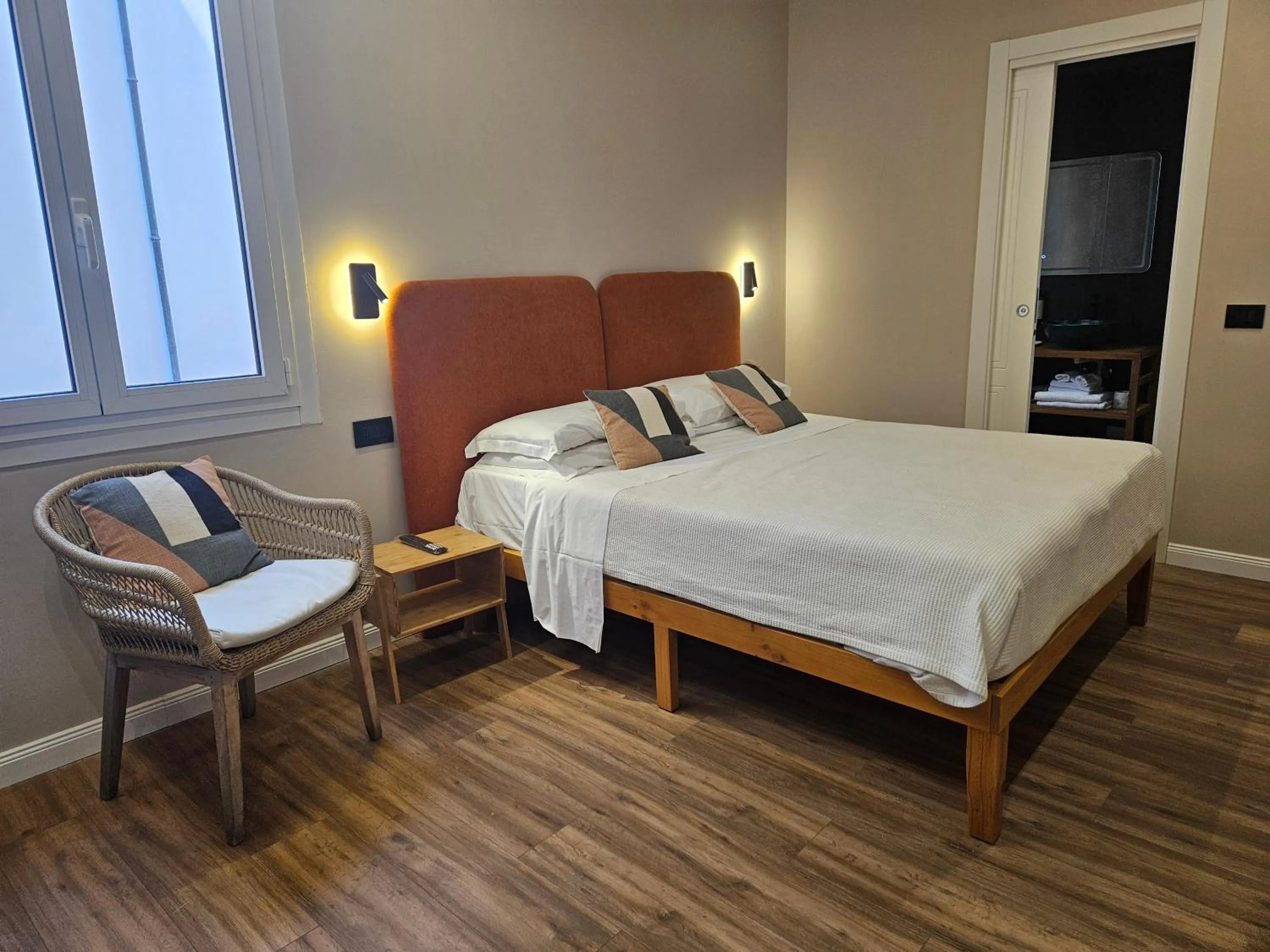 Photo of the whole room, Bed in Albium Hotel