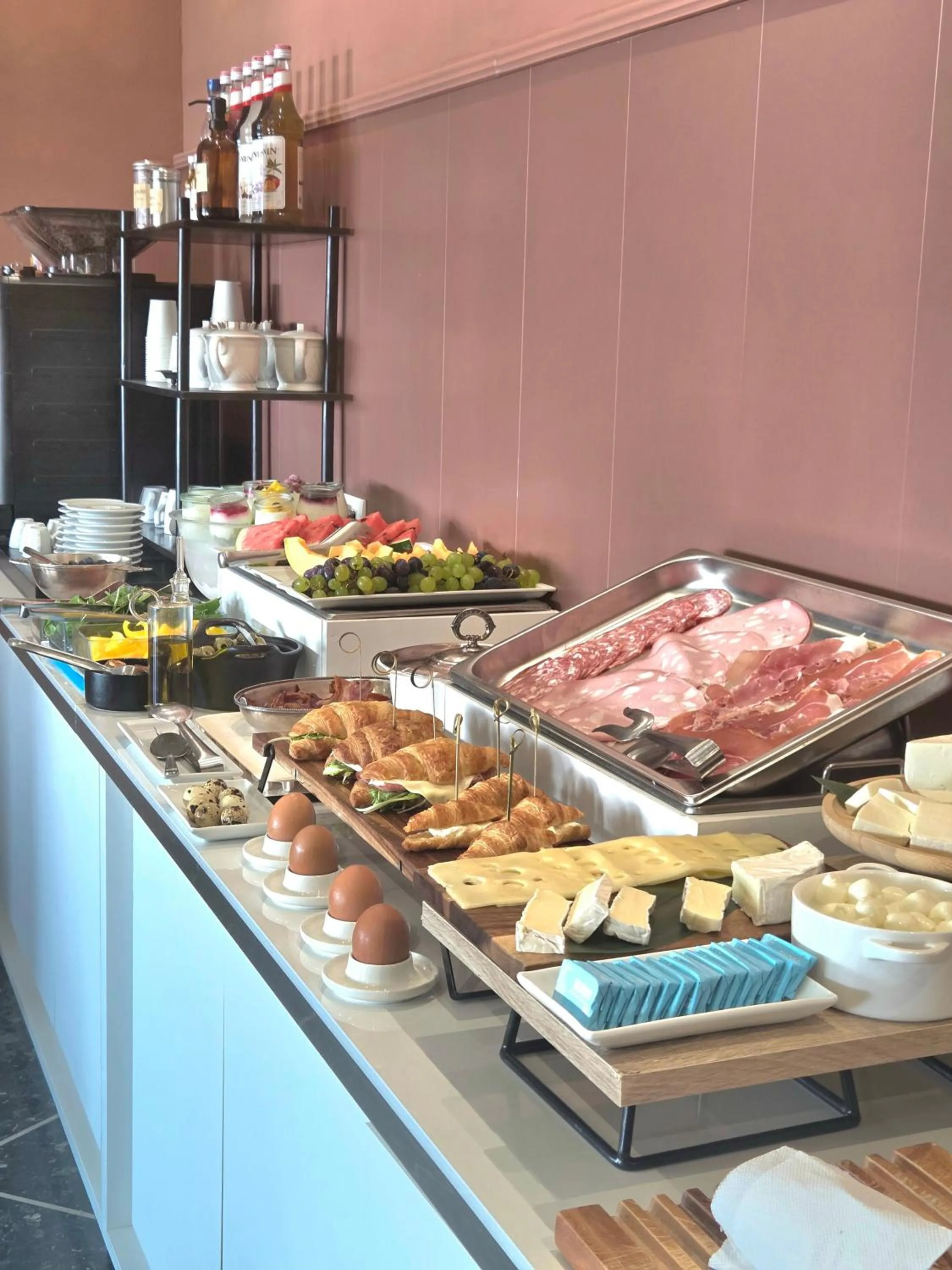 Breakfast in Albium Hotel