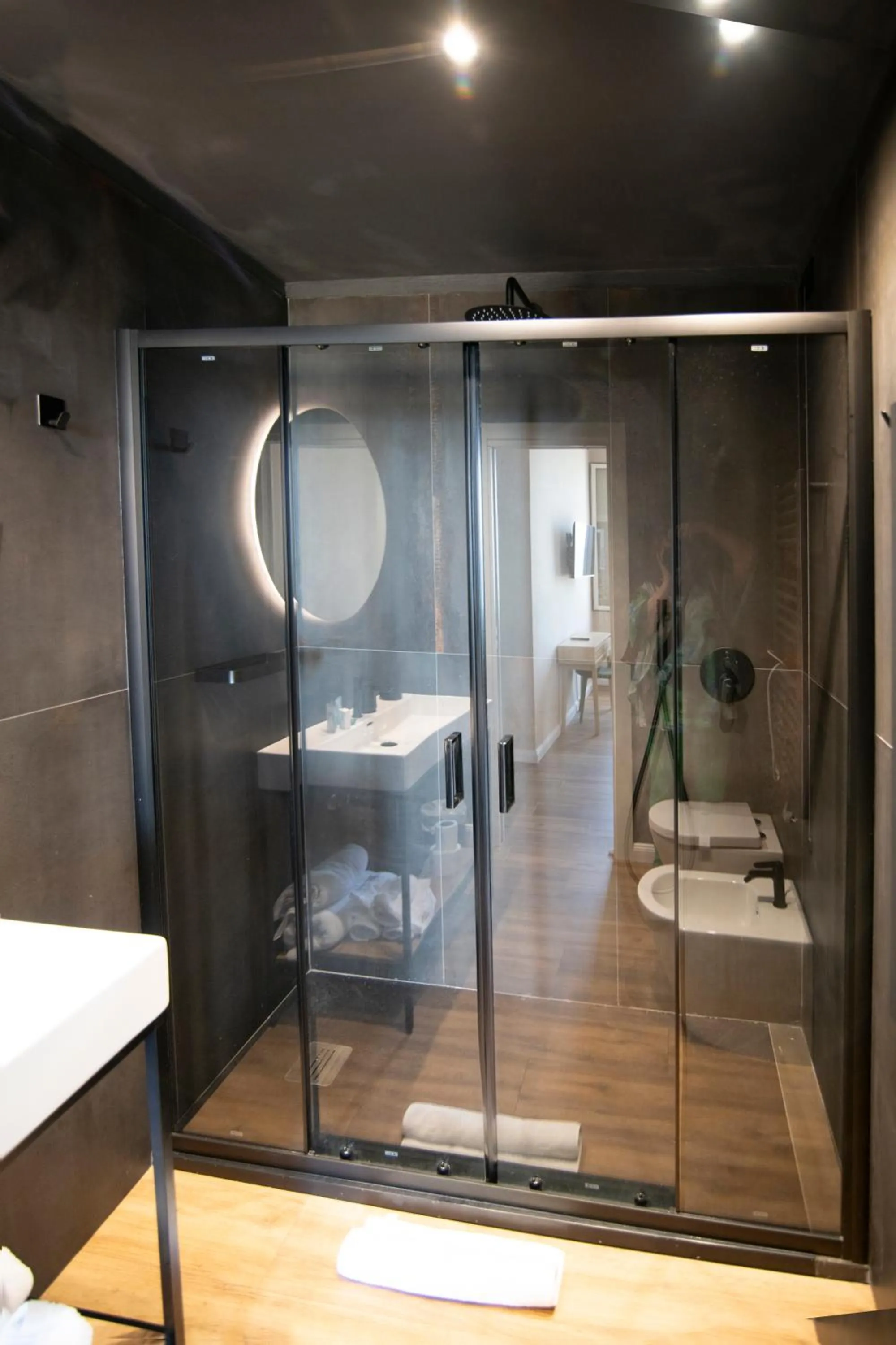Shower in Albium Hotel