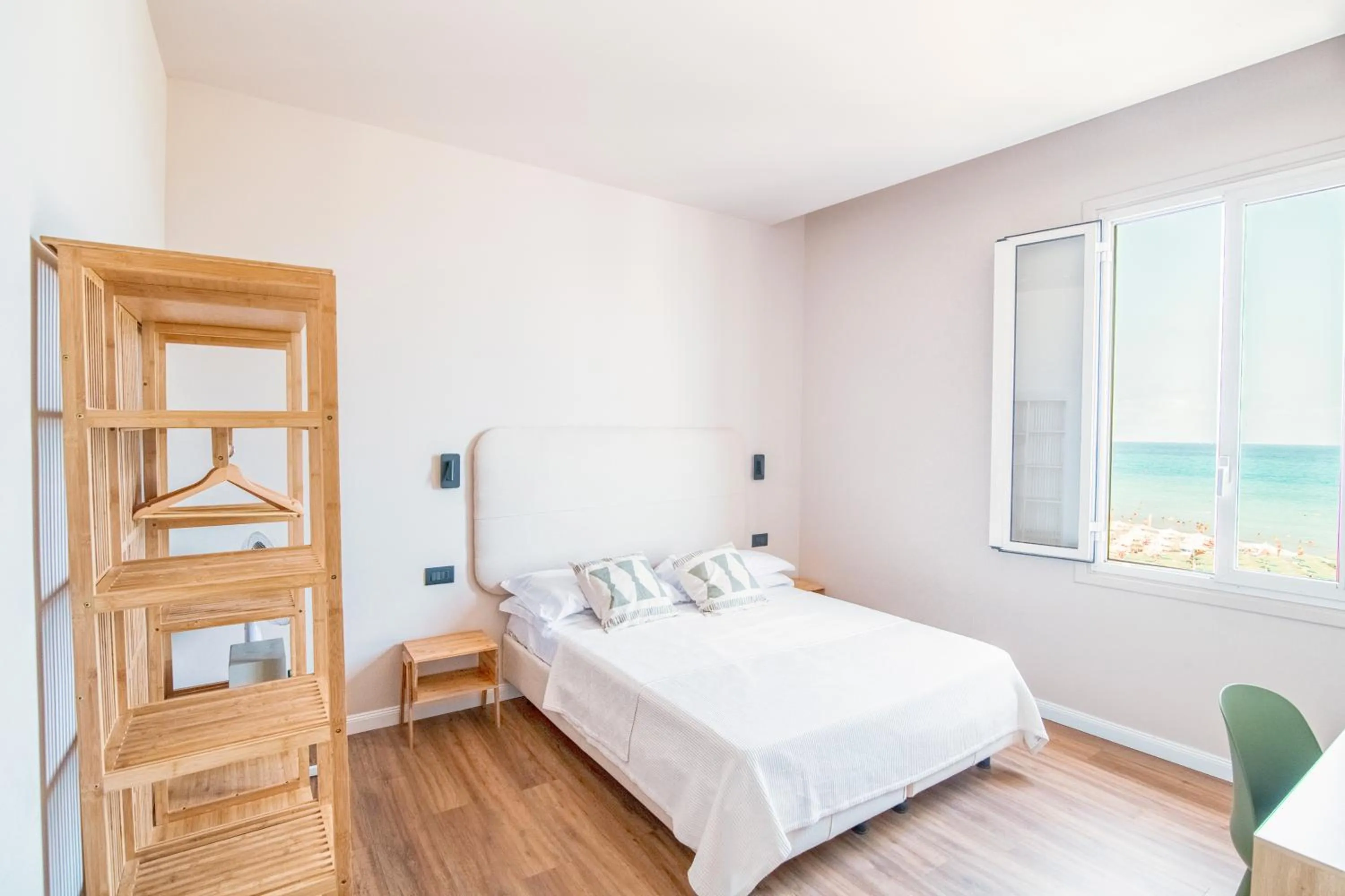 Photo of the whole room, Bed in Albium Hotel