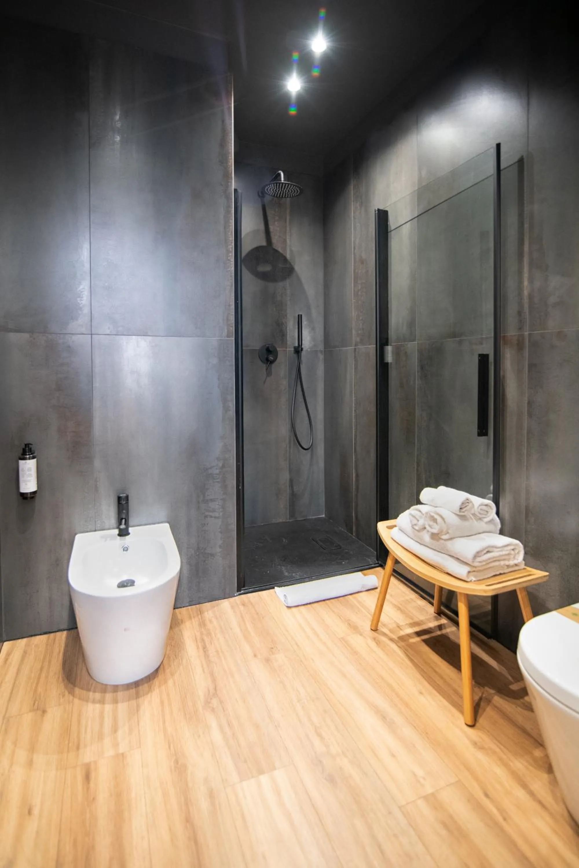 Shower in Albium Hotel