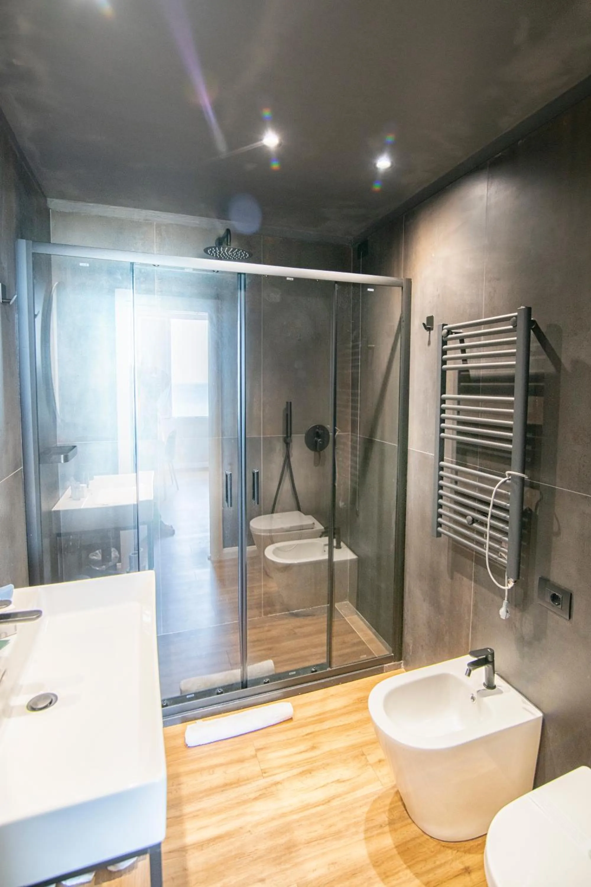 Shower in Albium Hotel