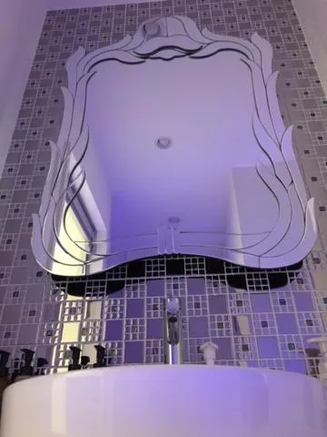 Decorative detail in H-SEVEN TOYAMA (Adult Only)