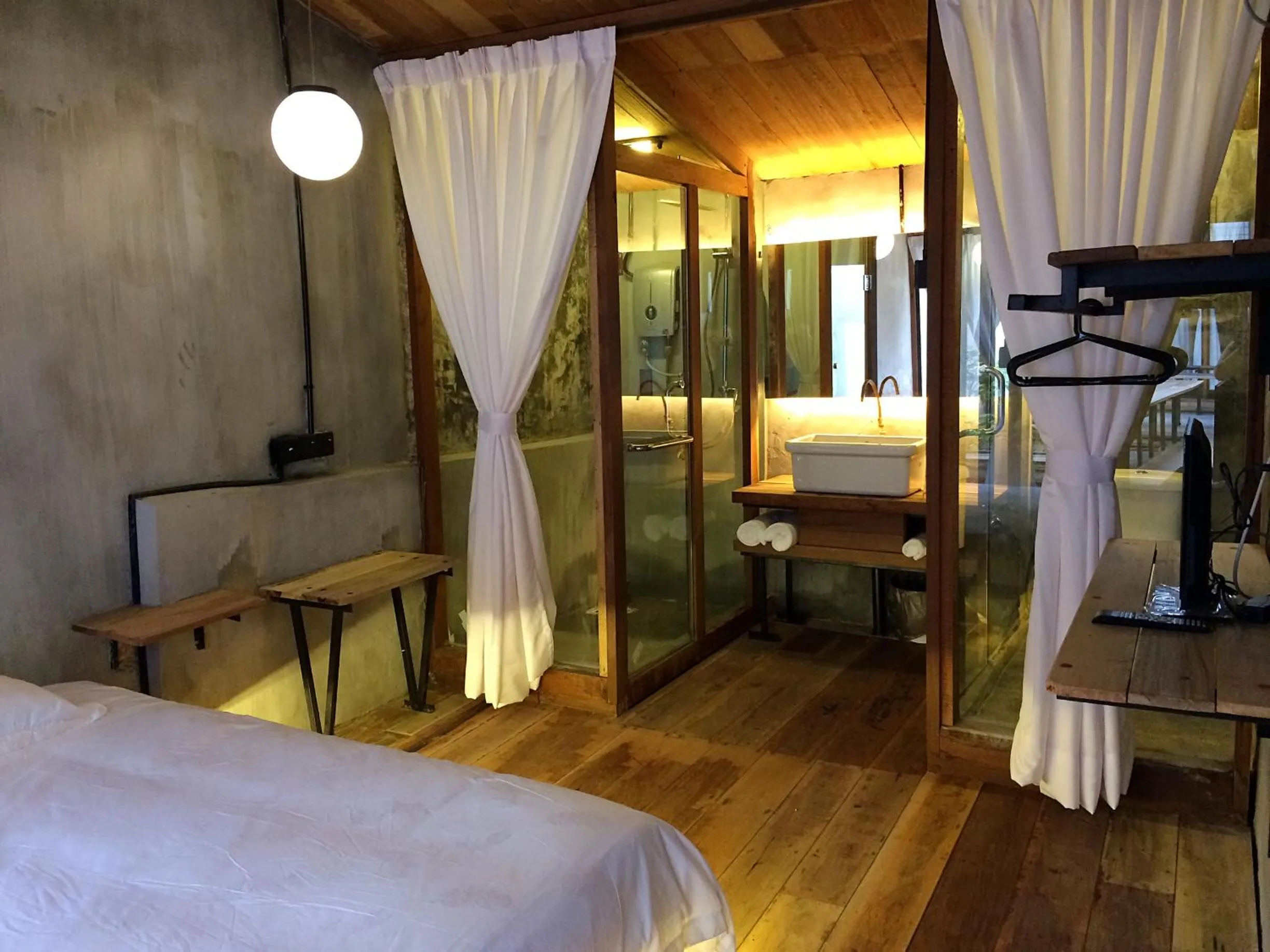 Bathroom, Bed in Rimba Hang Kasturi Villa