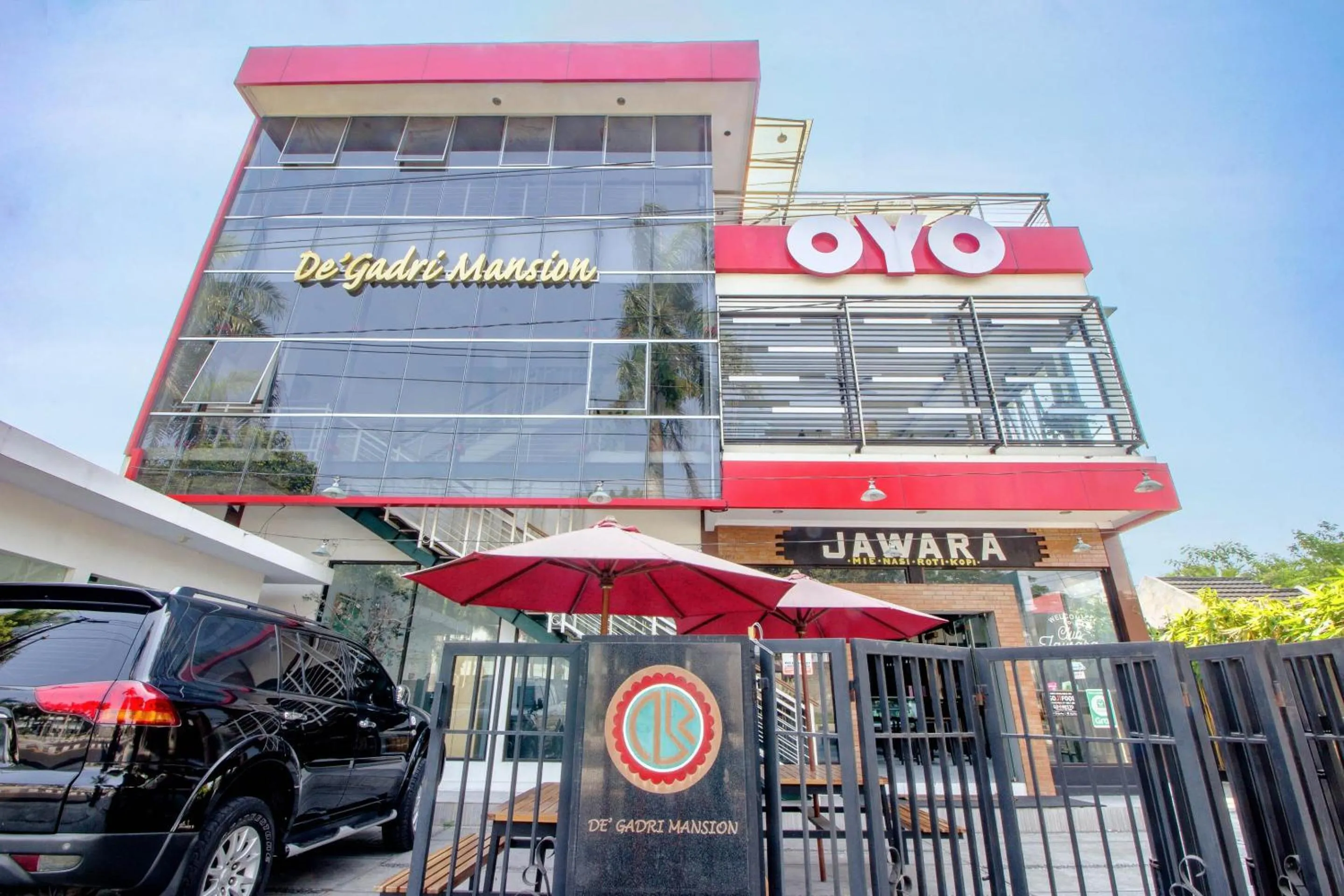 Facade/entrance in Super OYO 250 De'gadri Ndalem