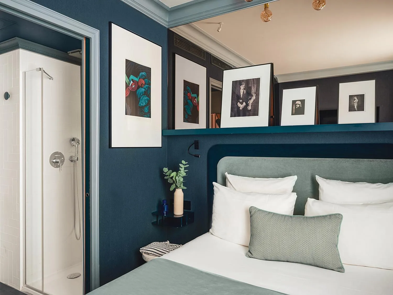 Photo of the whole room, Bed in Bob Hotel