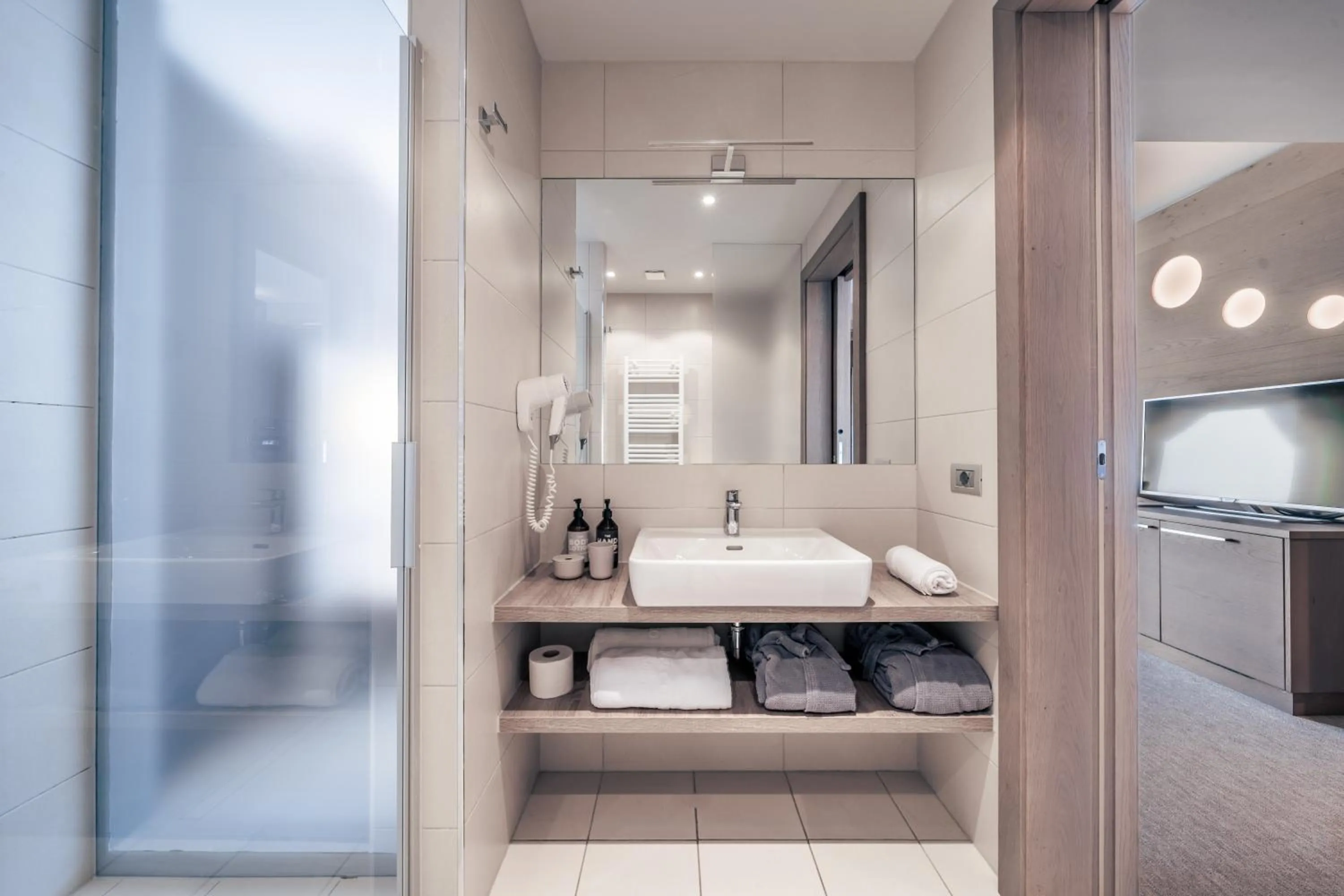 Bed in The Lodge Sporthotel - Golfclub Eppan