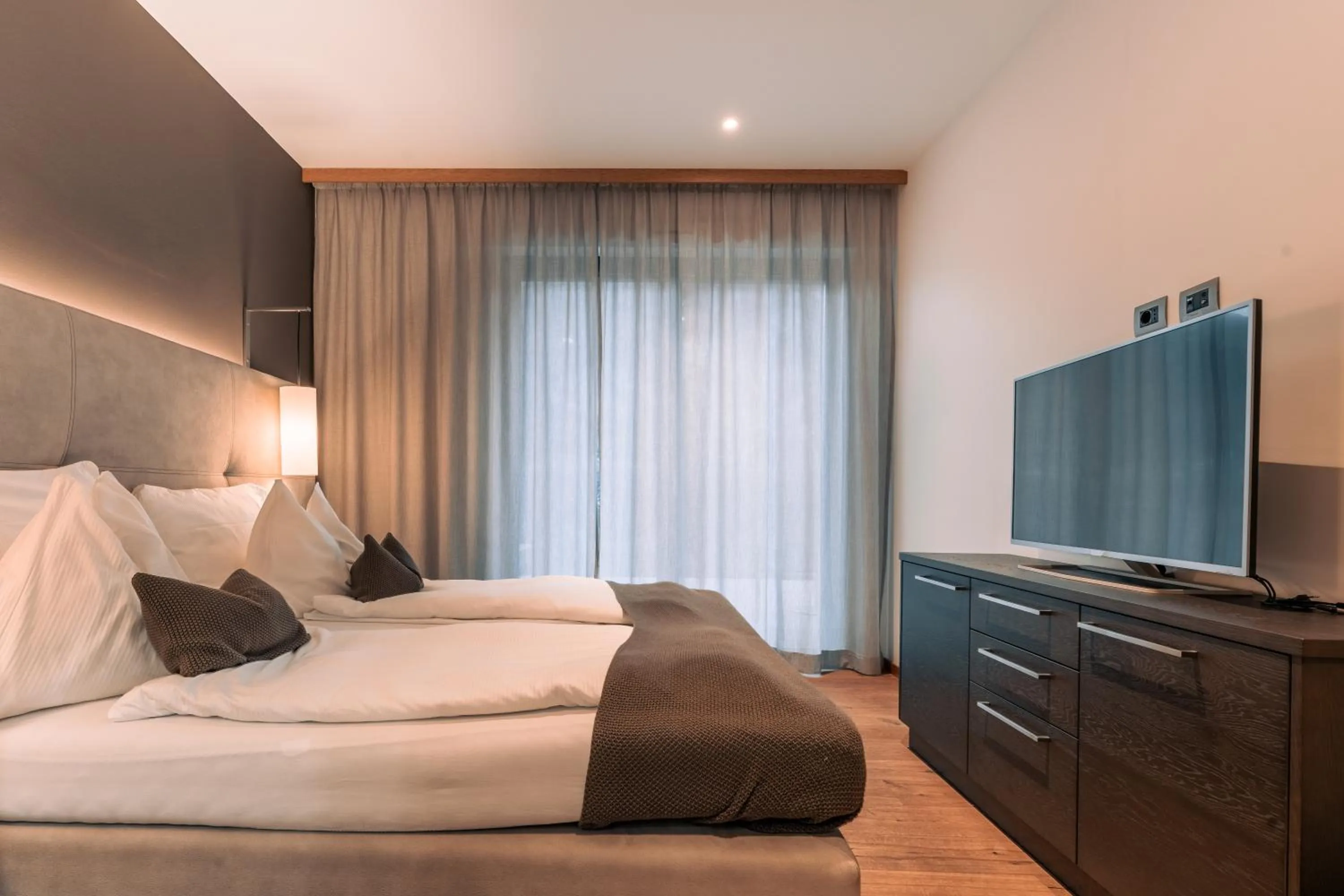 Bed in The Lodge Sporthotel - Golfclub Eppan