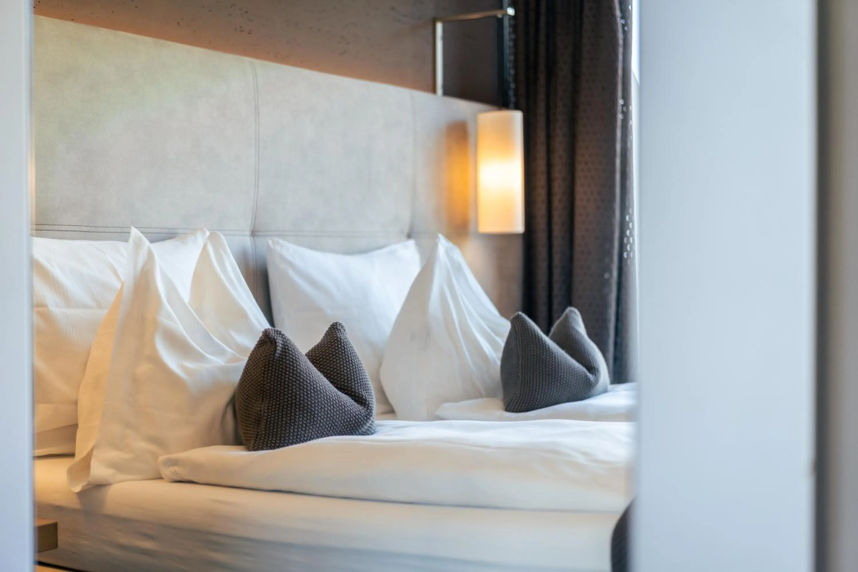 Bed in The Lodge Sporthotel - Golfclub Eppan