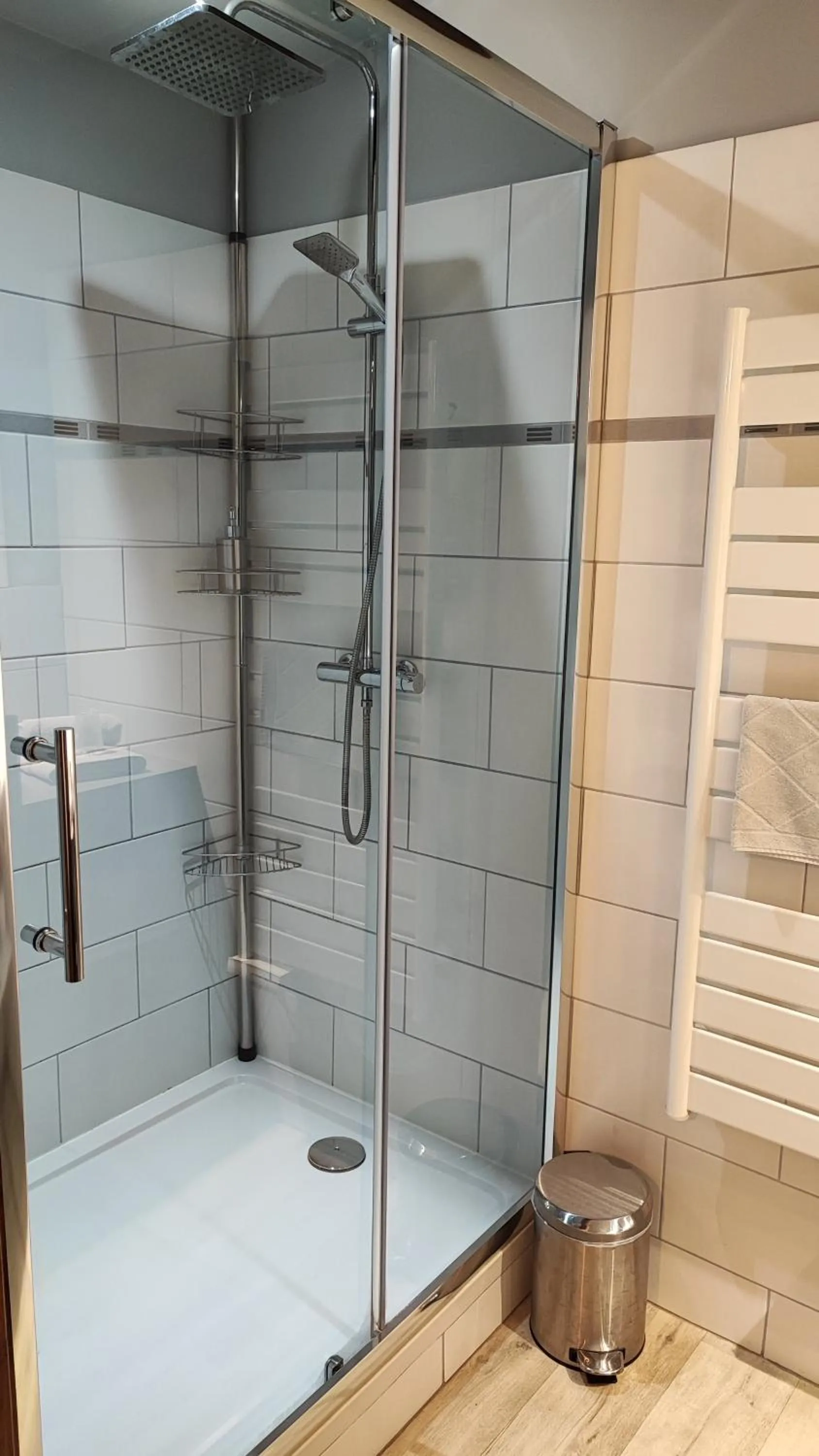 Shower in Au Clos Des Templiers