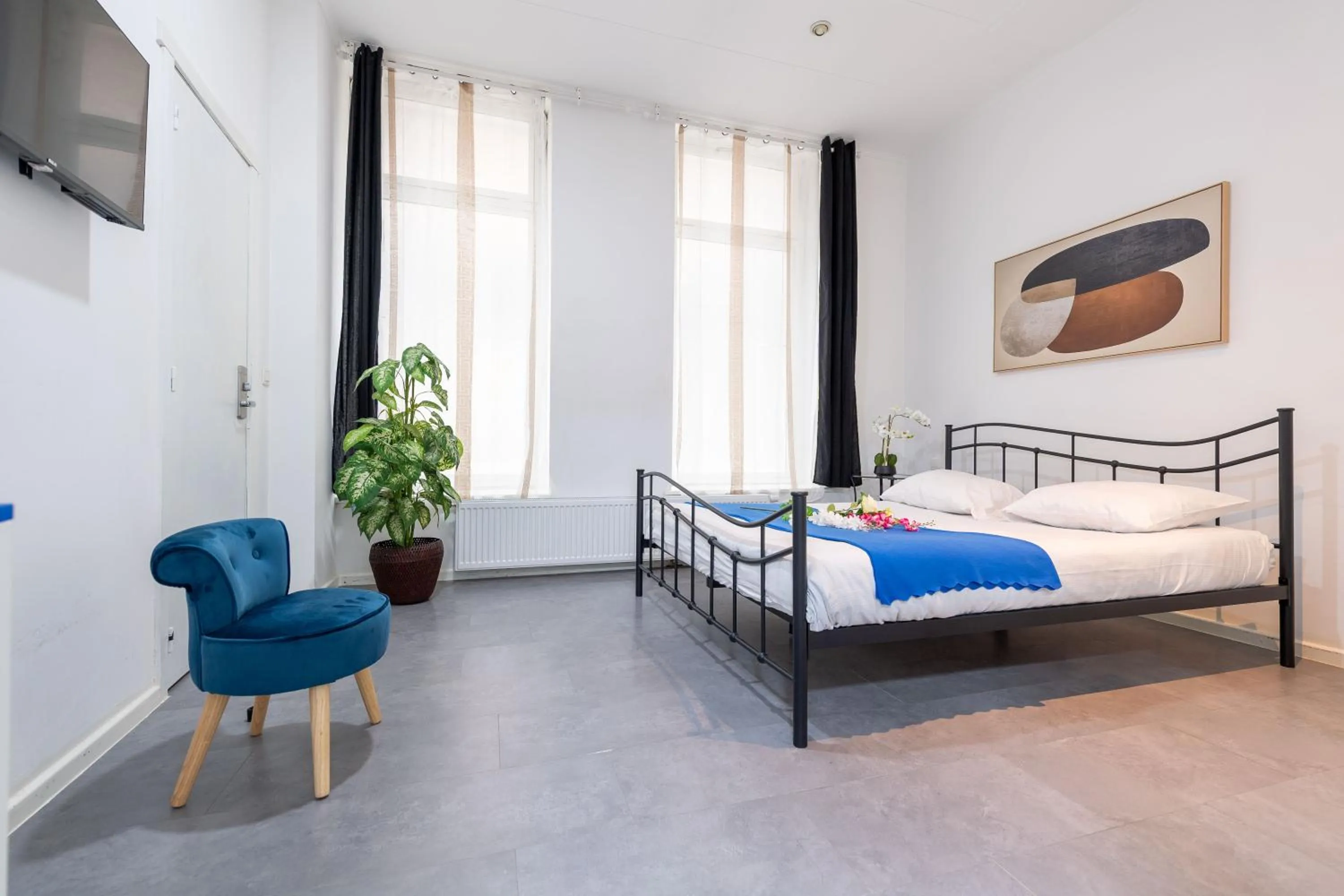 Photo of the whole room, Bed in Hotel Le Grand Colombier