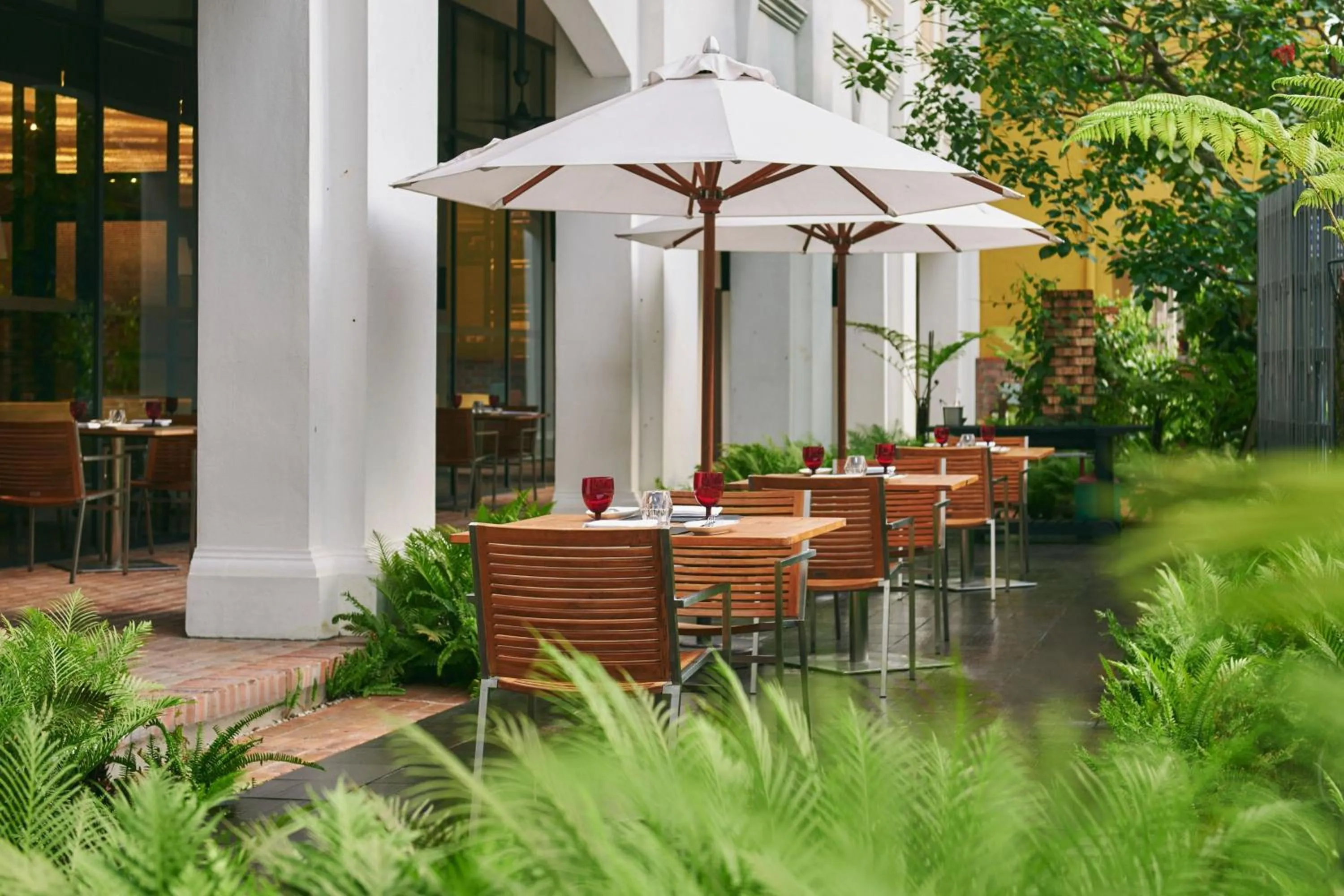 Restaurant/places to eat in Hotel Stripes Kuala Lumpur, Autograph Collection