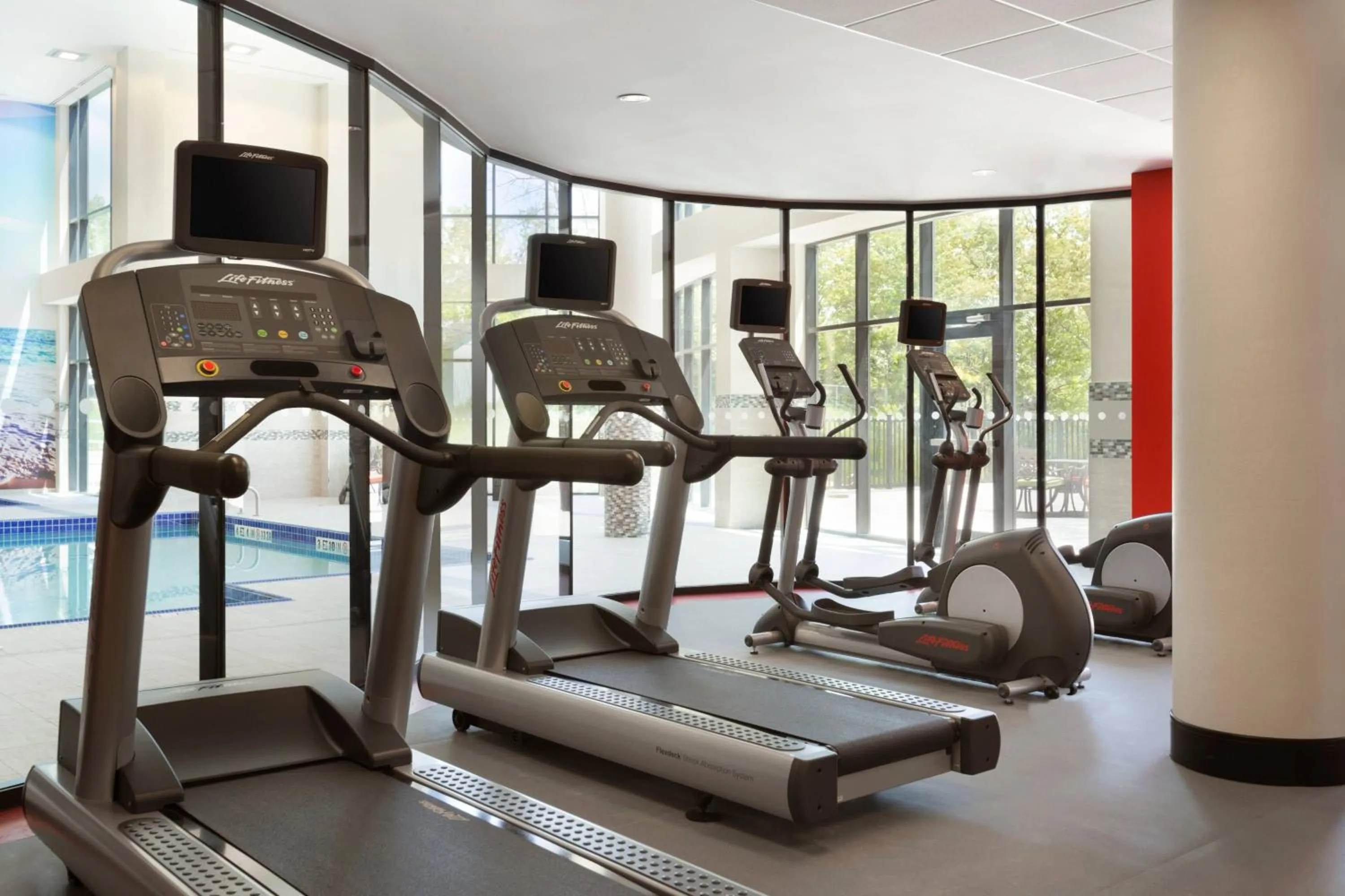 Fitness centre/facilities in Courtyard by Marriott Toronto Mississauga/West