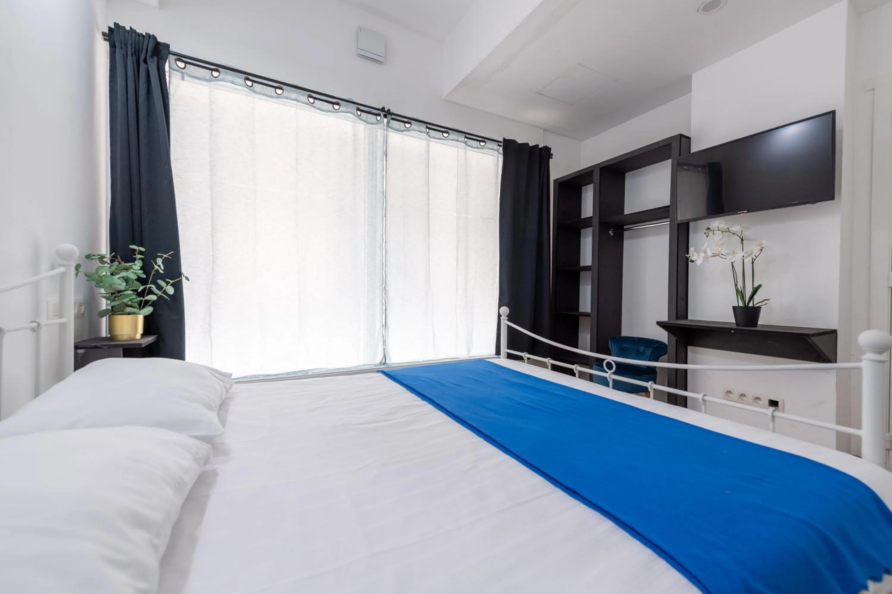 Bed in Hotel Abberdeen