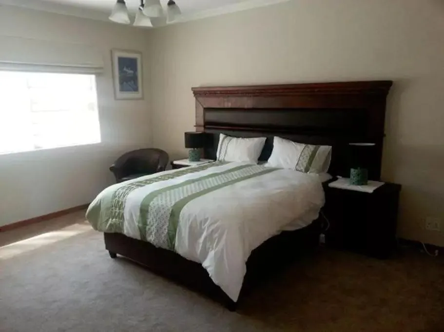 Bedroom, Bed in Spacious Garden Cottage