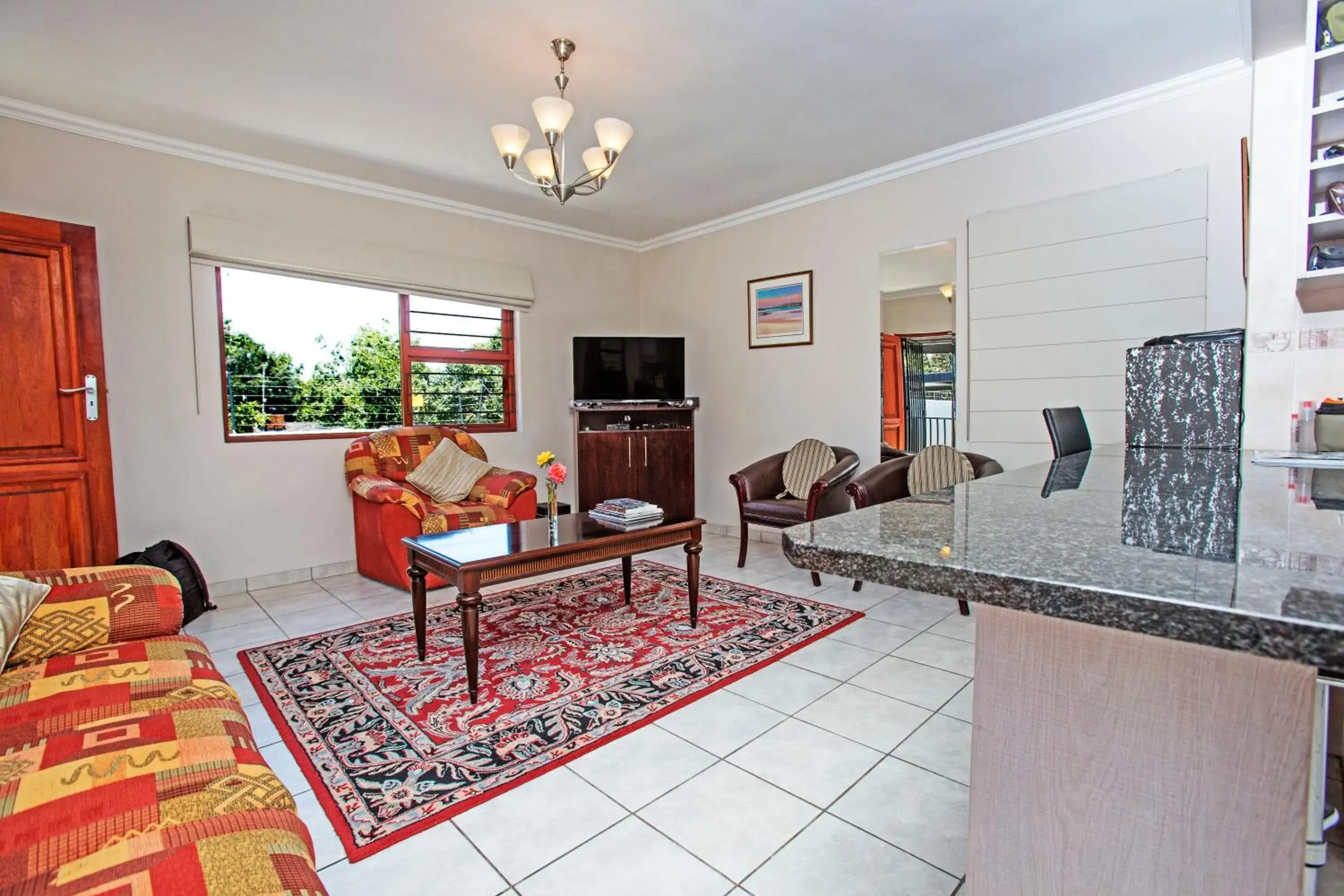 Spacious Garden Cottage Spacious Garden Cottage