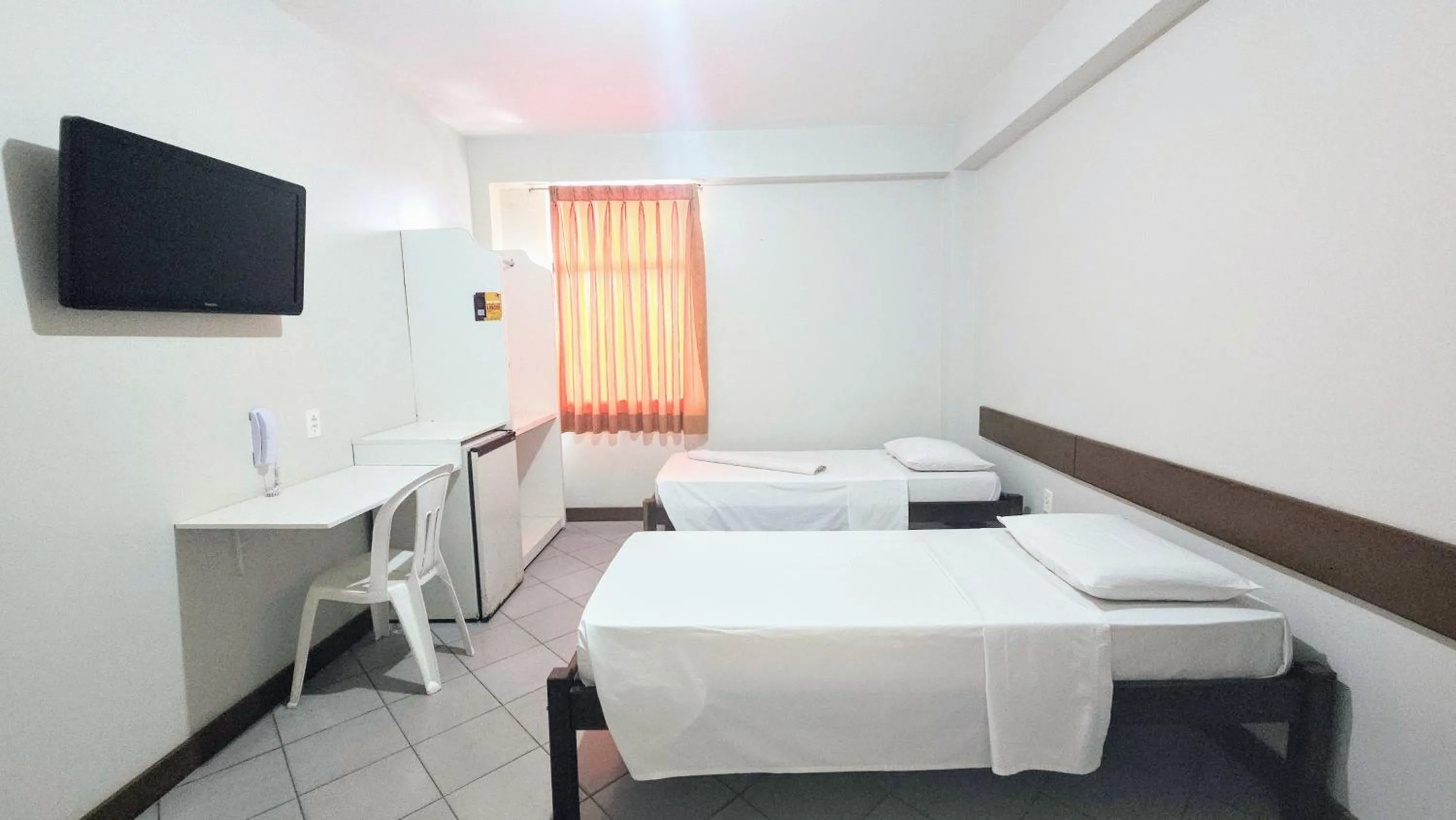 Photo of the whole room, Bed in Pousada Central