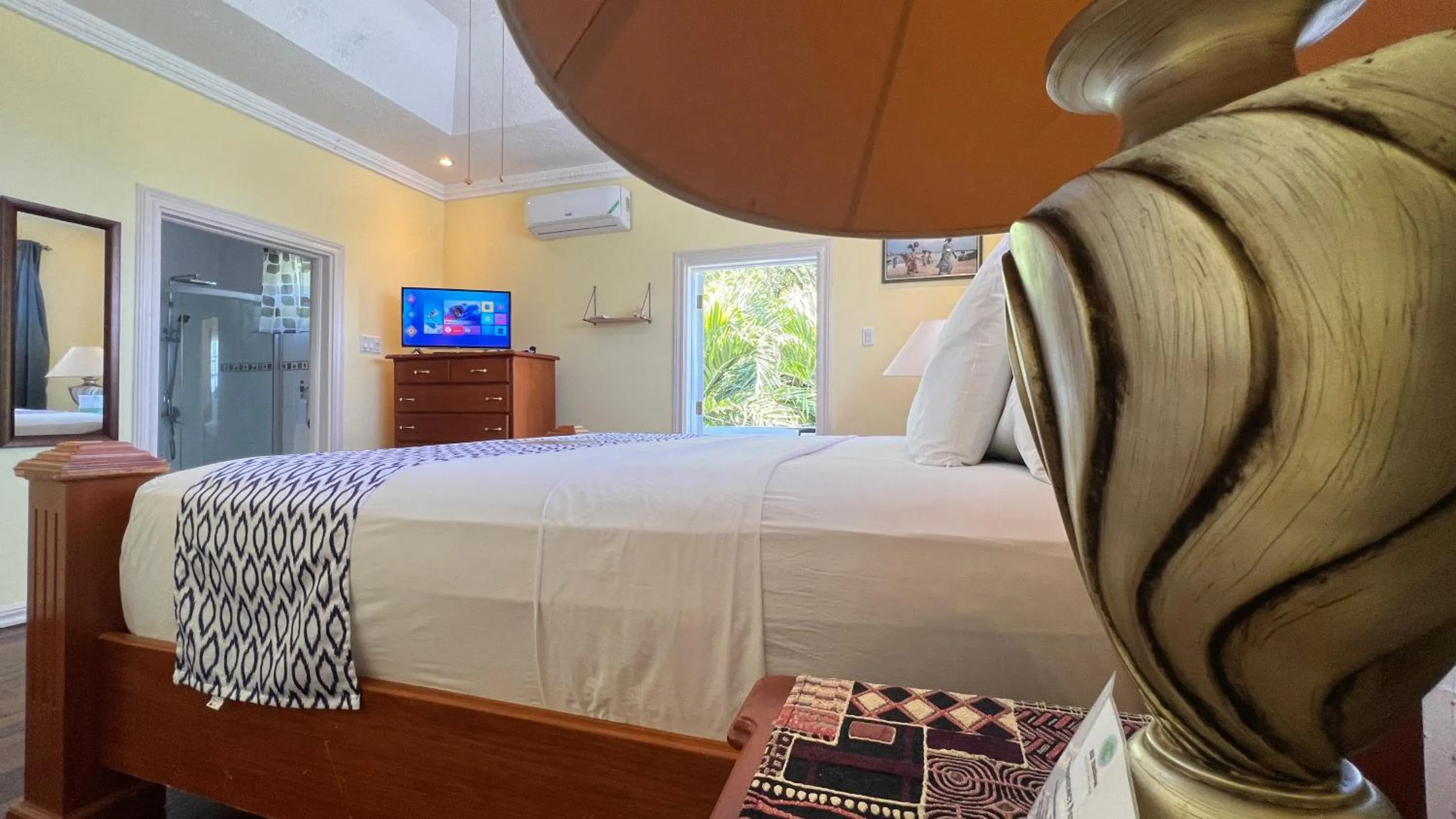 Bedroom, Bed in All Nations Guest House