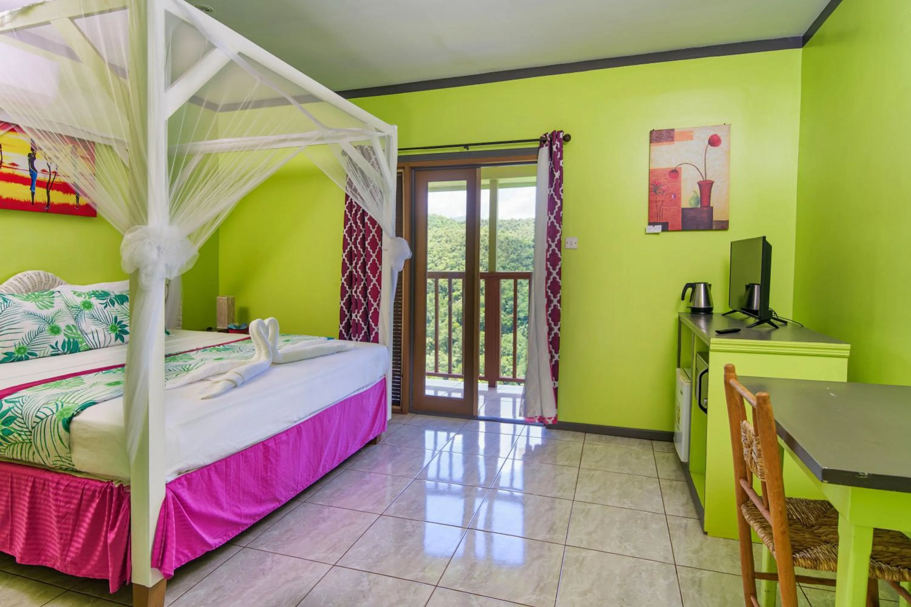 TV and multimedia, Bed in Tropical Paradise View