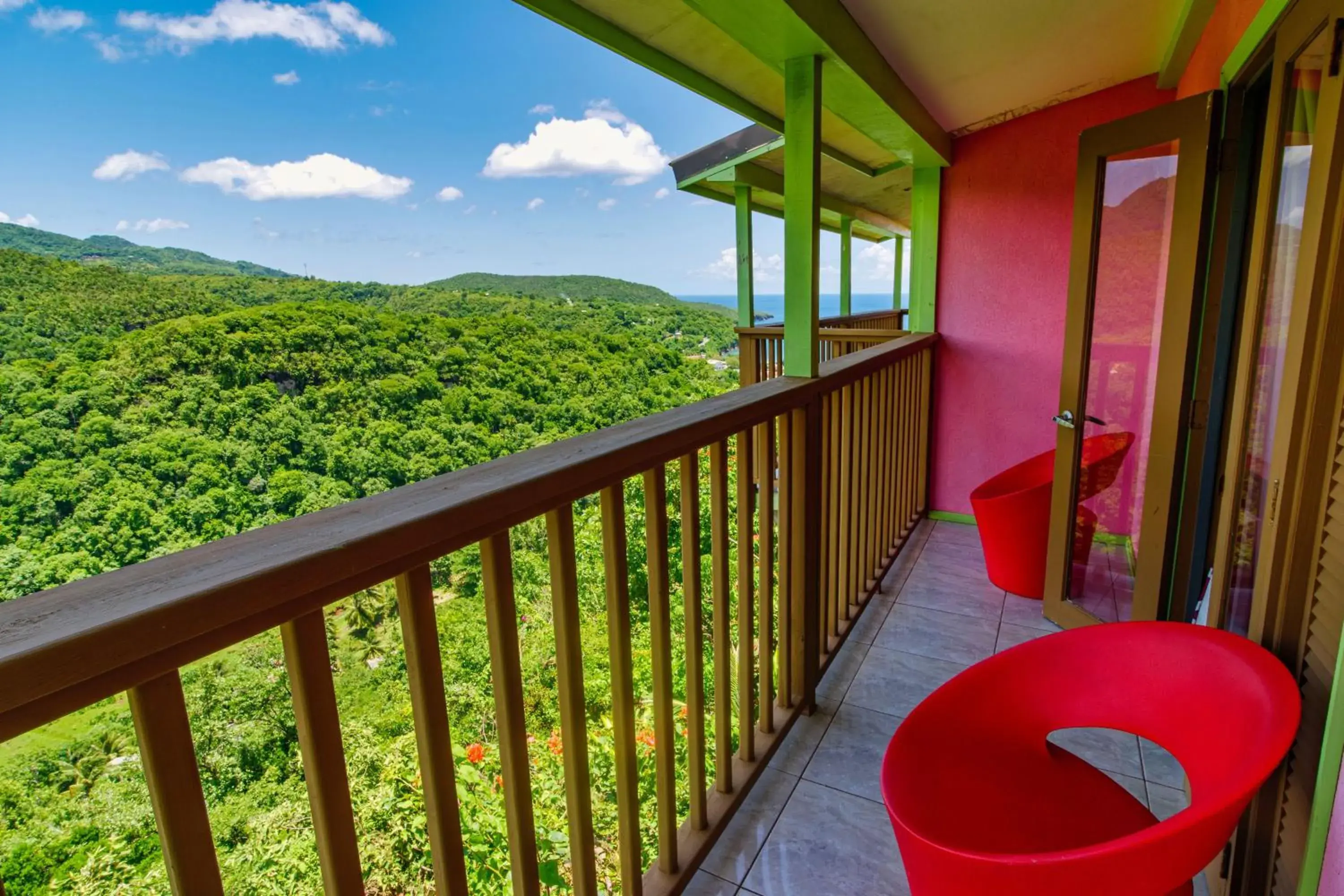 Suite with Mountain View in Tropical Paradise View Suite with Mountain View in Tropical Paradise View