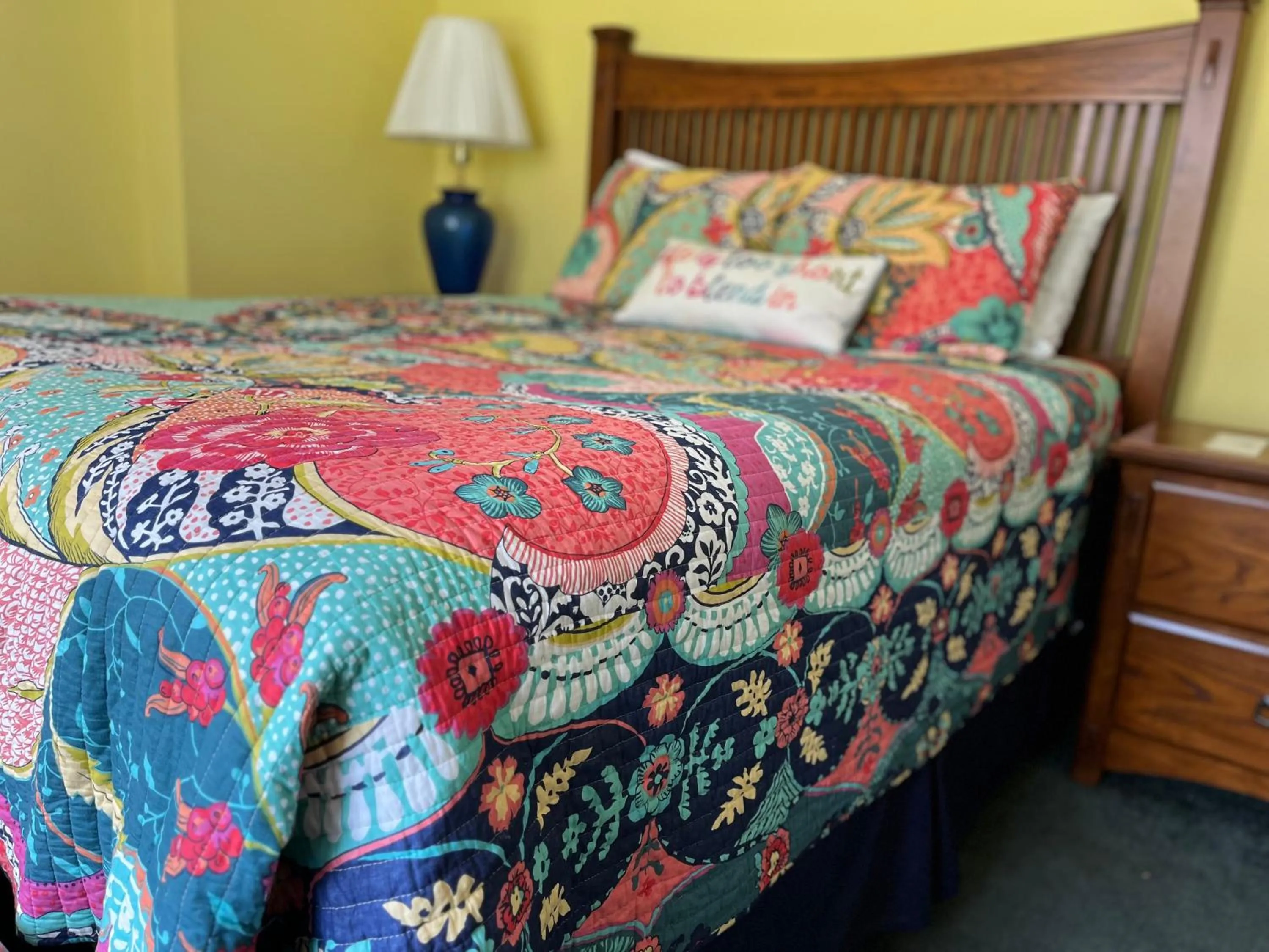 Bedroom, Bed in Rainbow Ridge Farms