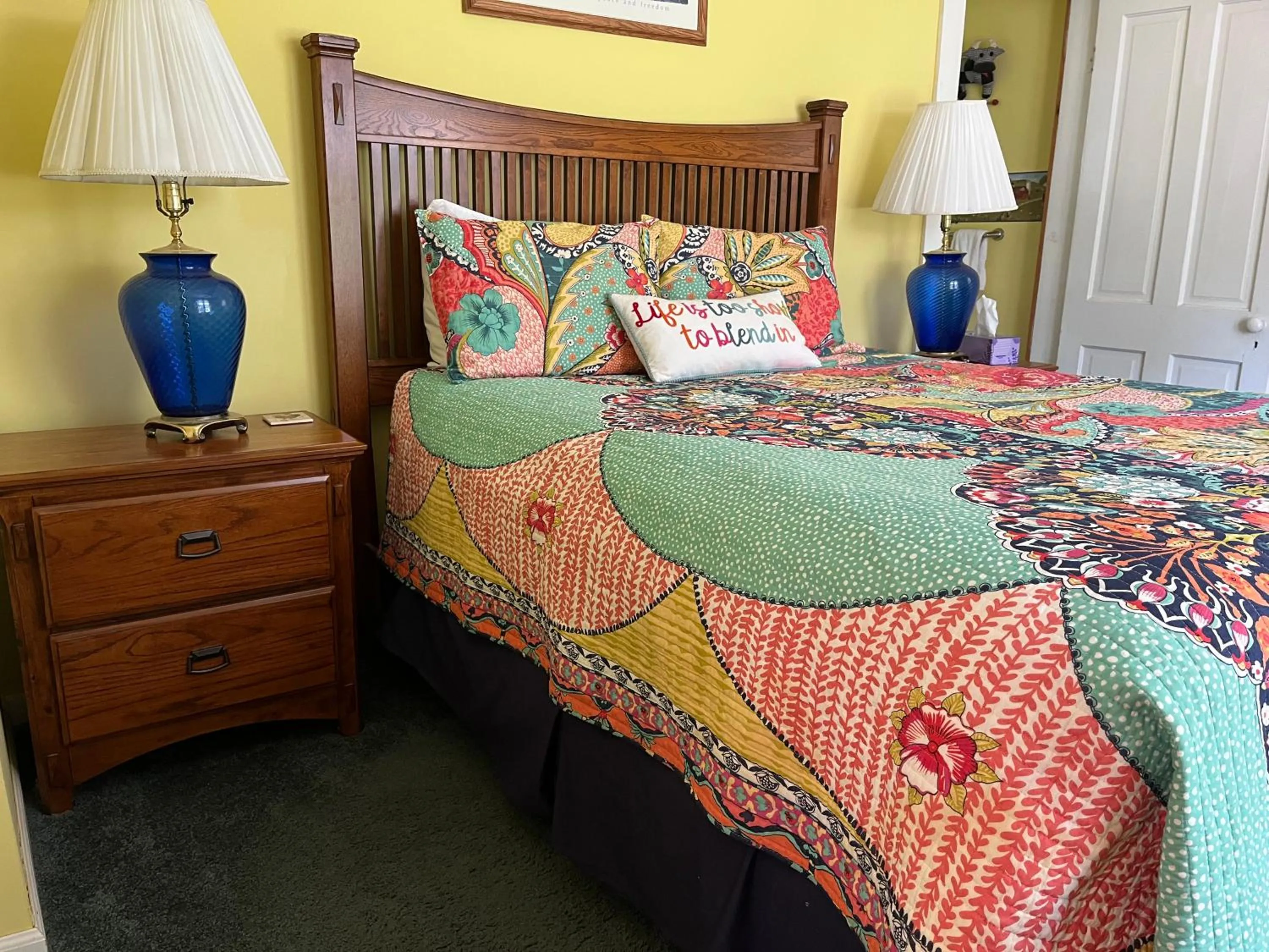 Bedroom, Bed in Rainbow Ridge Farms