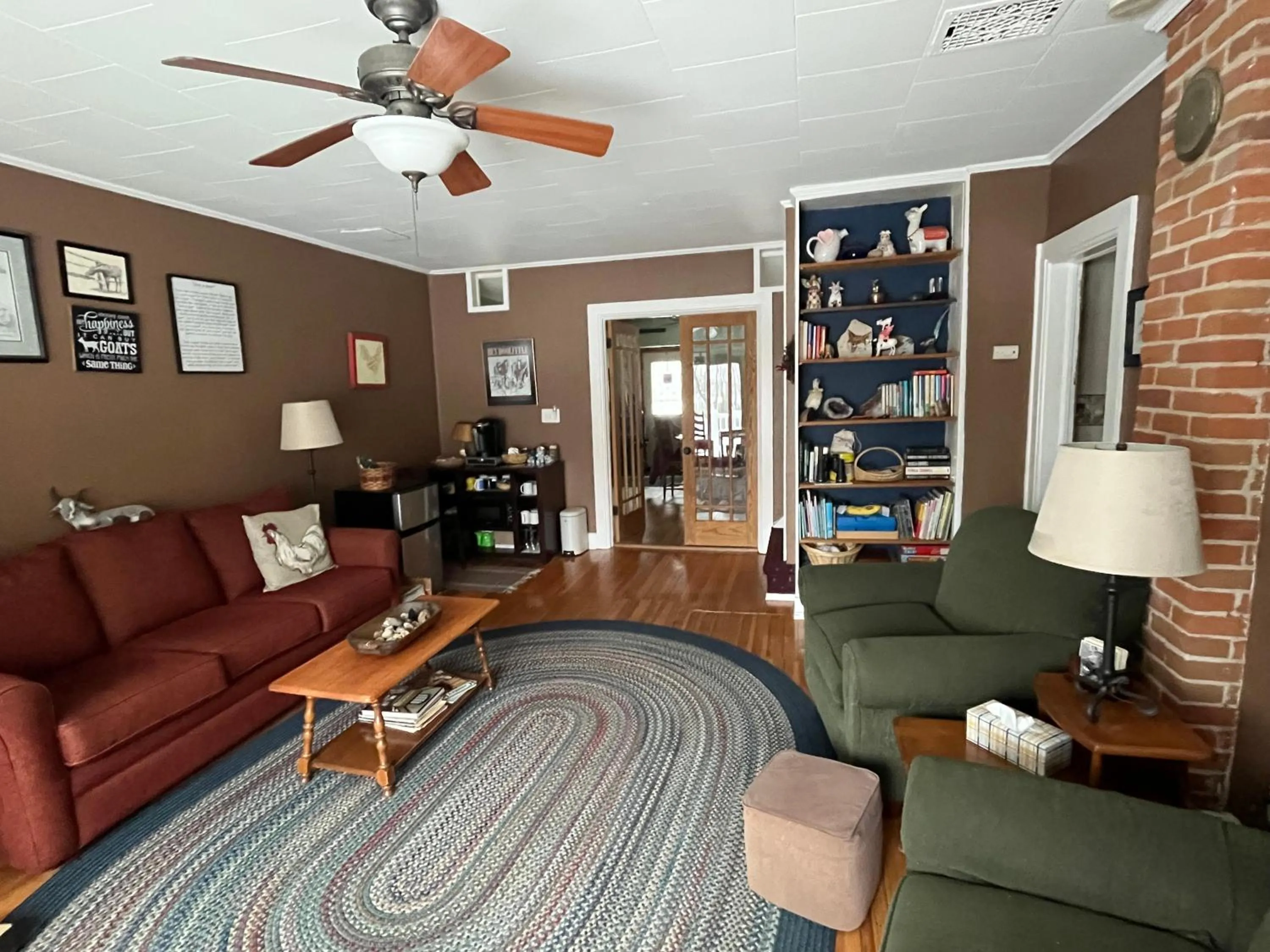 Communal lounge/ TV room in Rainbow Ridge Farms