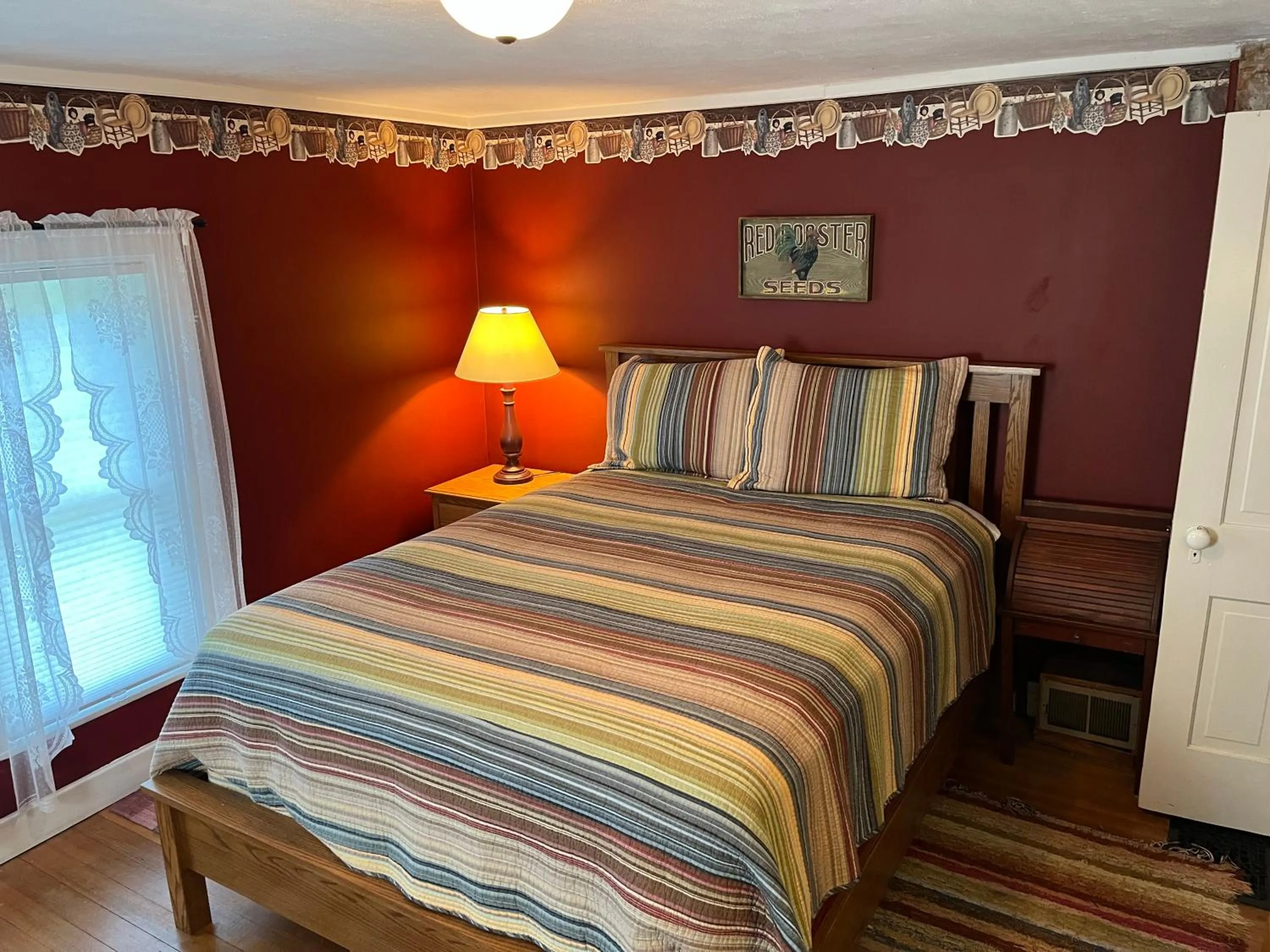 Bedroom, Bed in Rainbow Ridge Farms