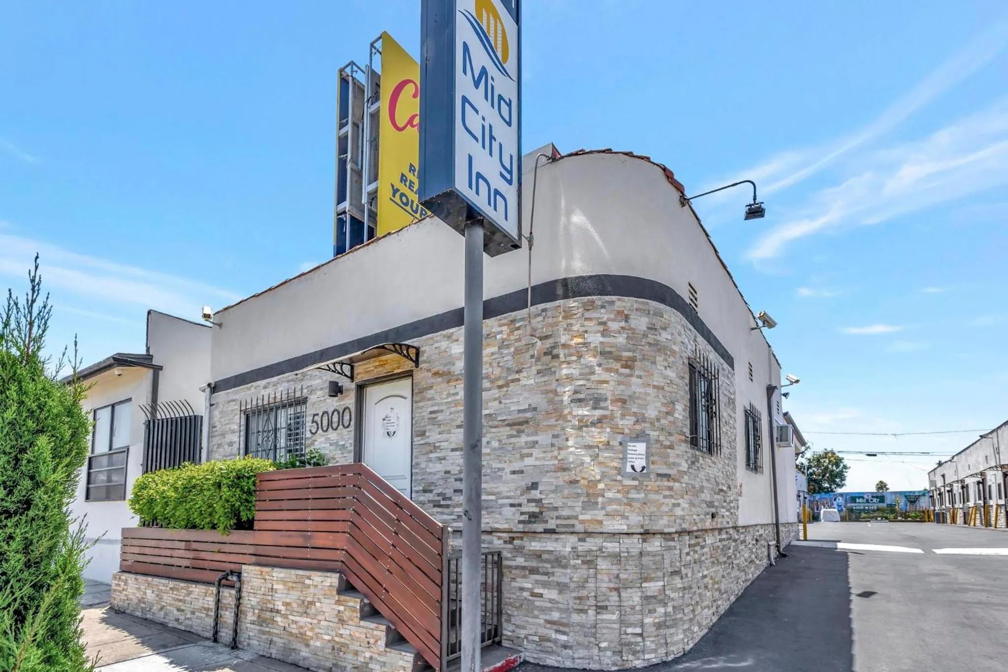 Property building in Mid City Inn