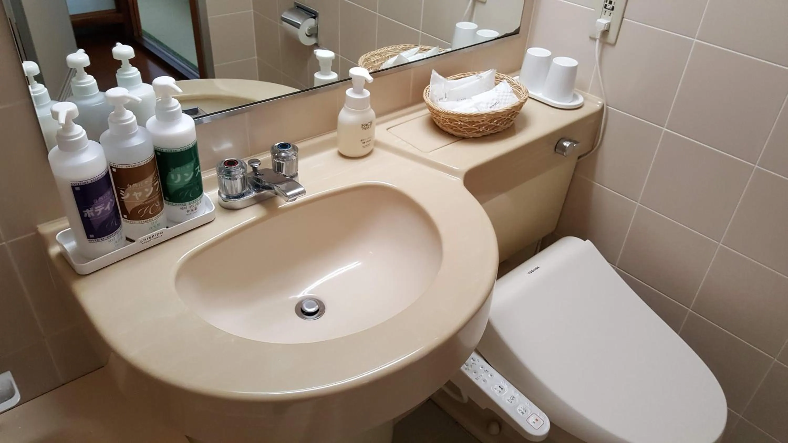 Photo of the whole room in Toya-onsen Hotel Hanabi