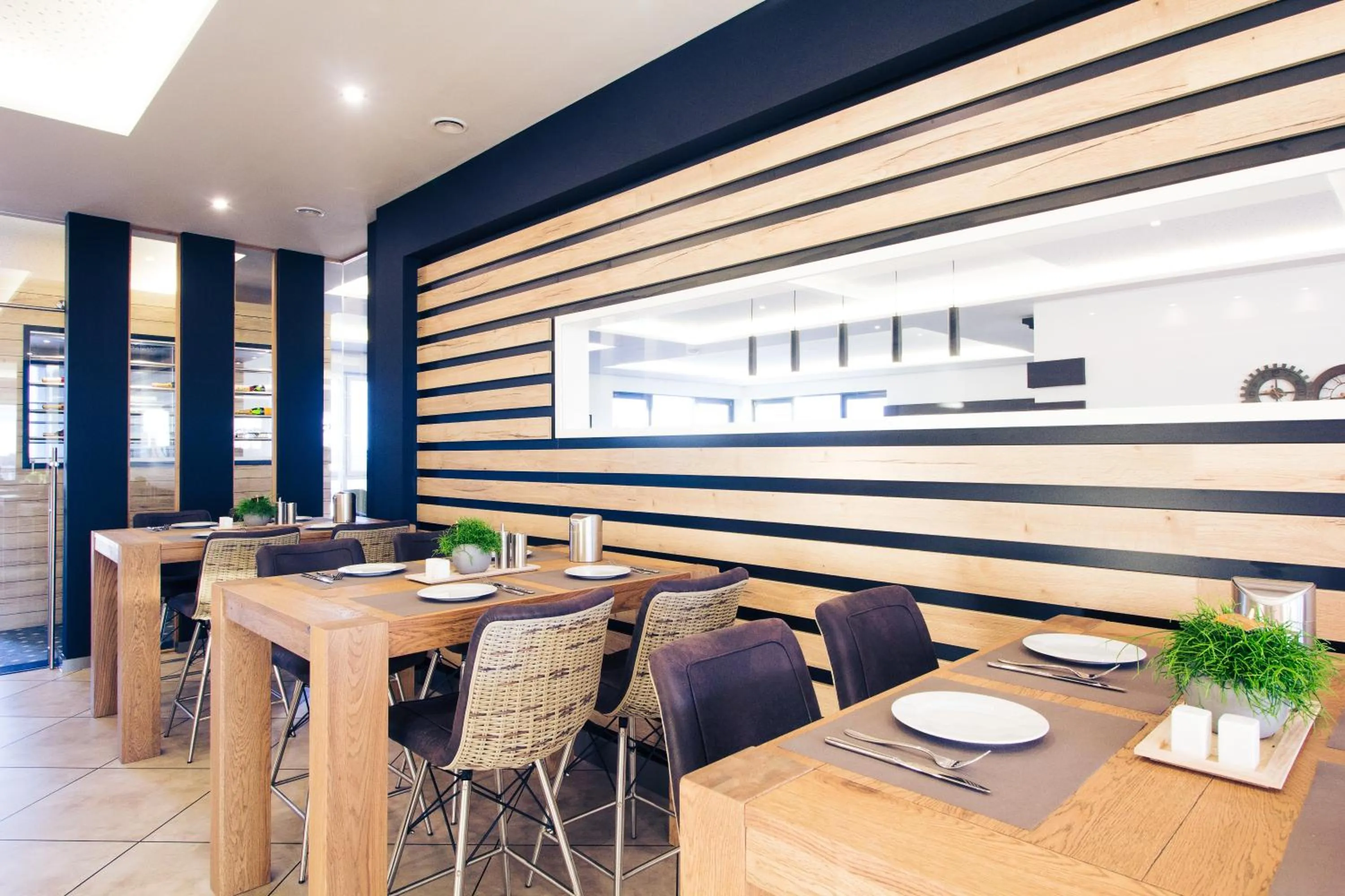 Restaurant/places to eat in SKY Hotel Cloppenburg