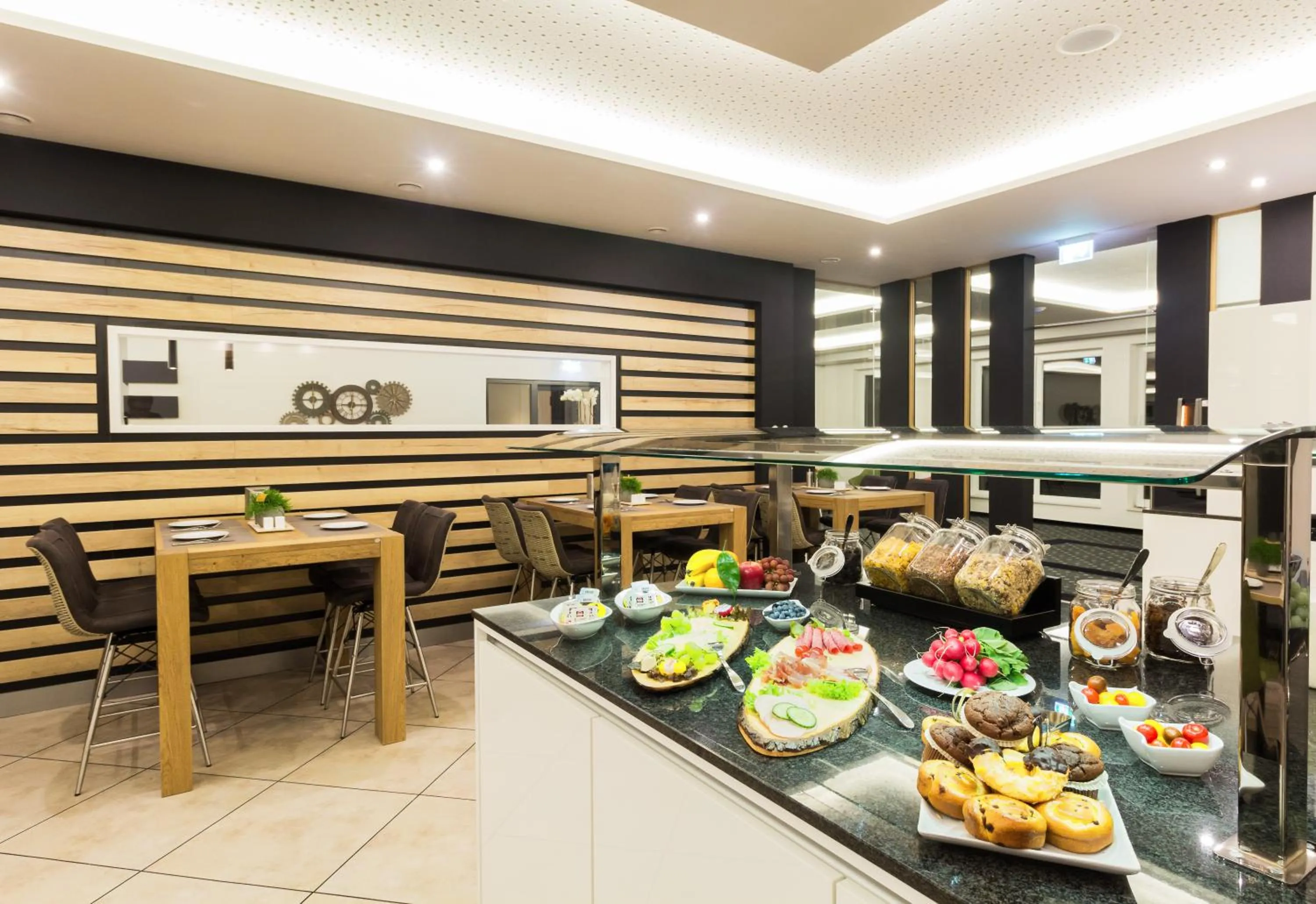 Restaurant/places to eat in SKY Hotel Cloppenburg