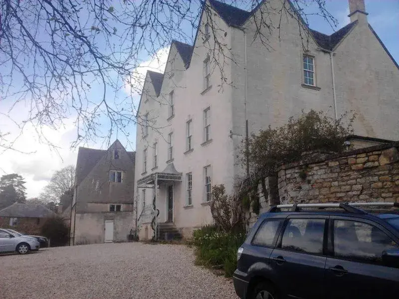 Three-Bedroom Apartment in Grigshot Apartment Three-Bedroom Apartment in Grigshot Apartment