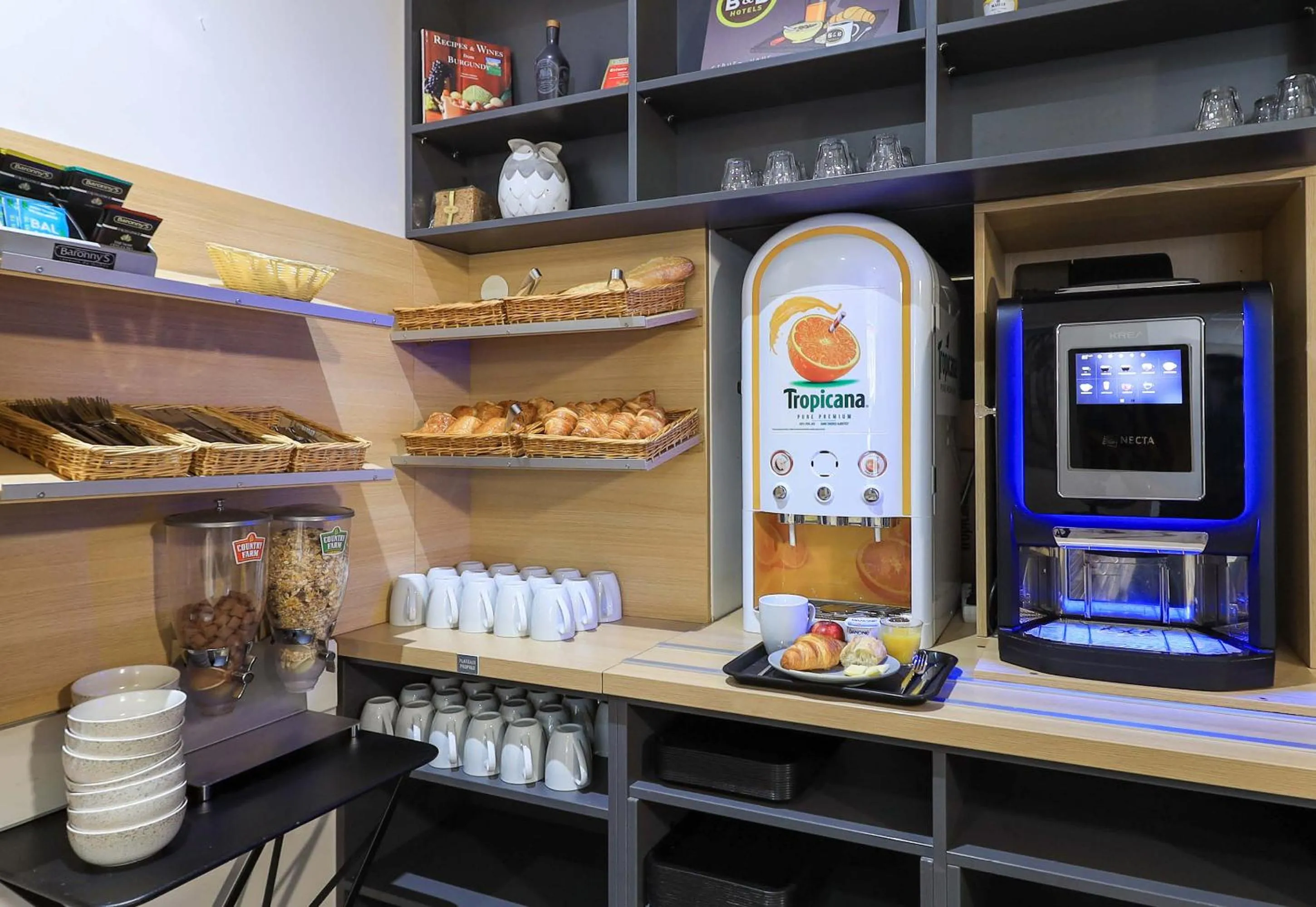 Breakfast in B&B HOTEL Dijon Centre