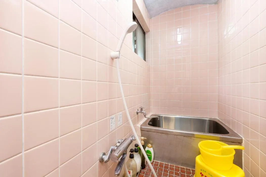 Shower in お宿梅夜Guesthouse Umeya