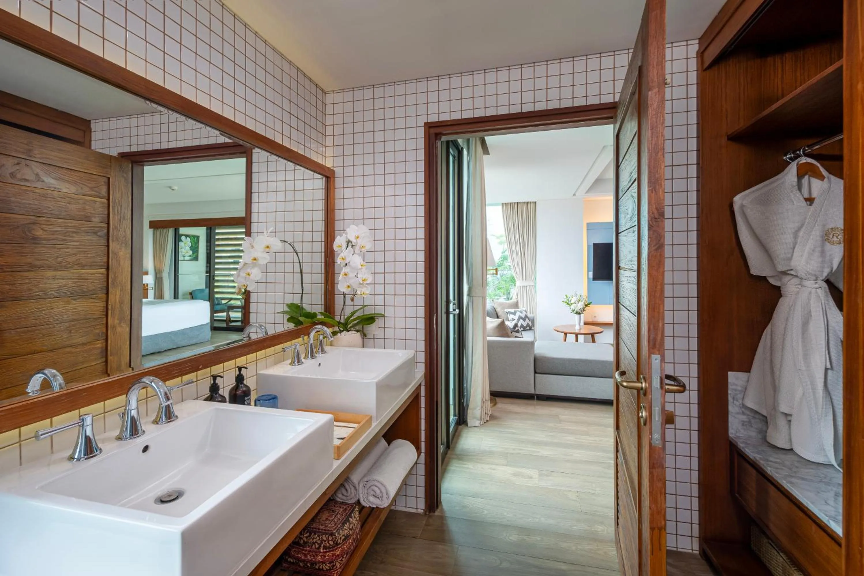 Bathroom, Bed in Rama Residence Padma