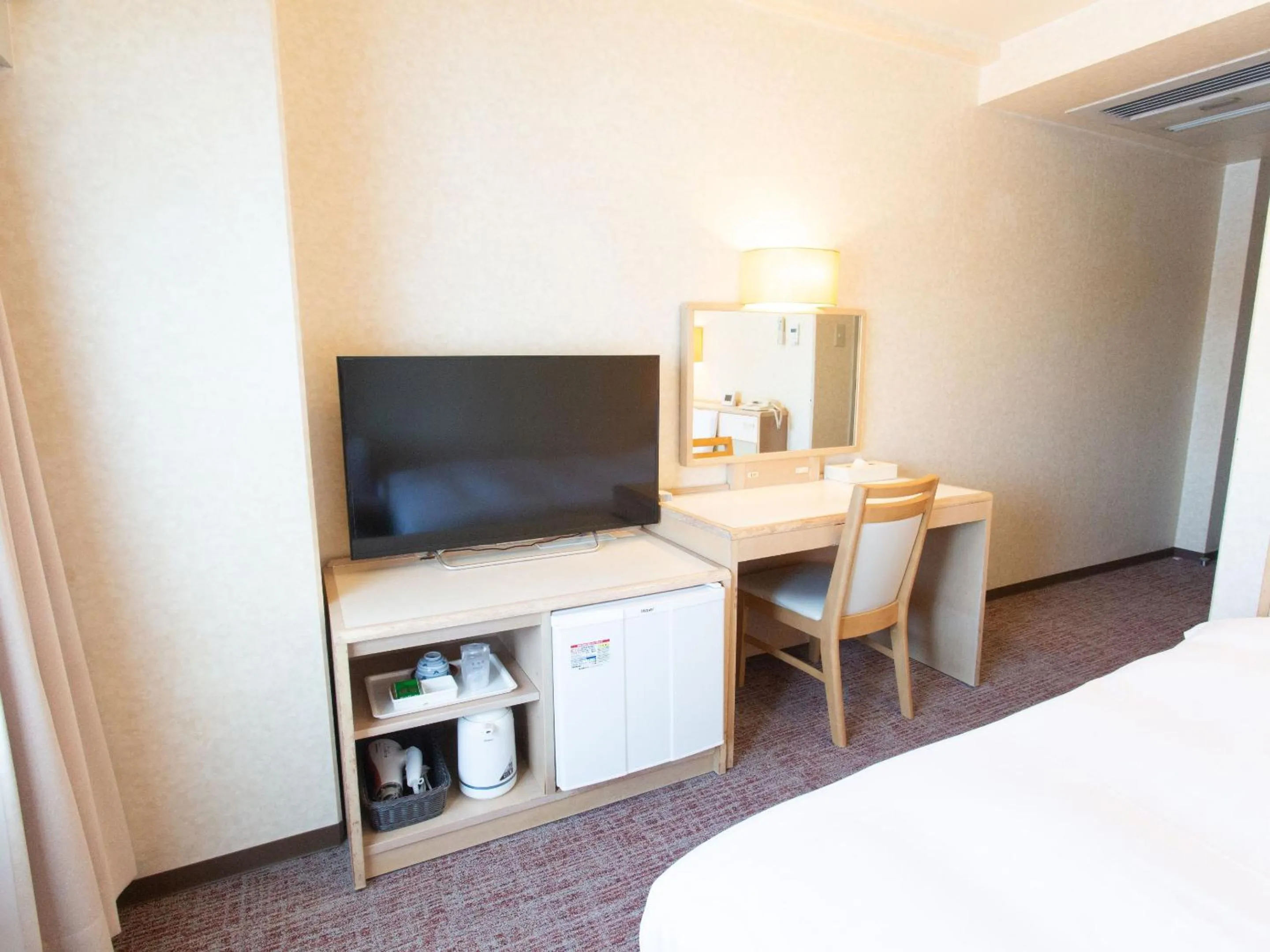 Photo of the whole room, Bed in Toyama Chitetsu Hotel