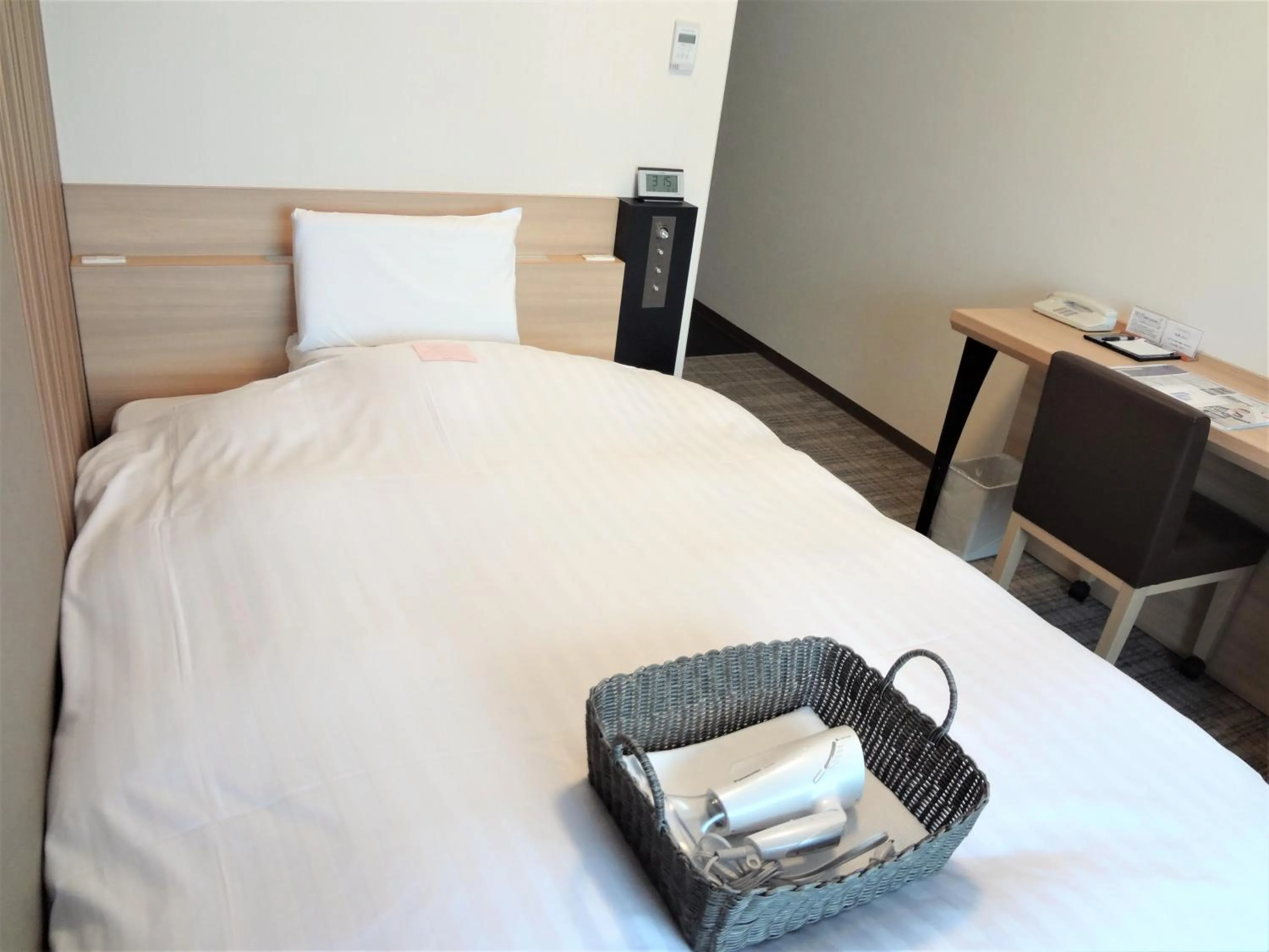 Photo of the whole room, Bed in Toyama Chitetsu Hotel