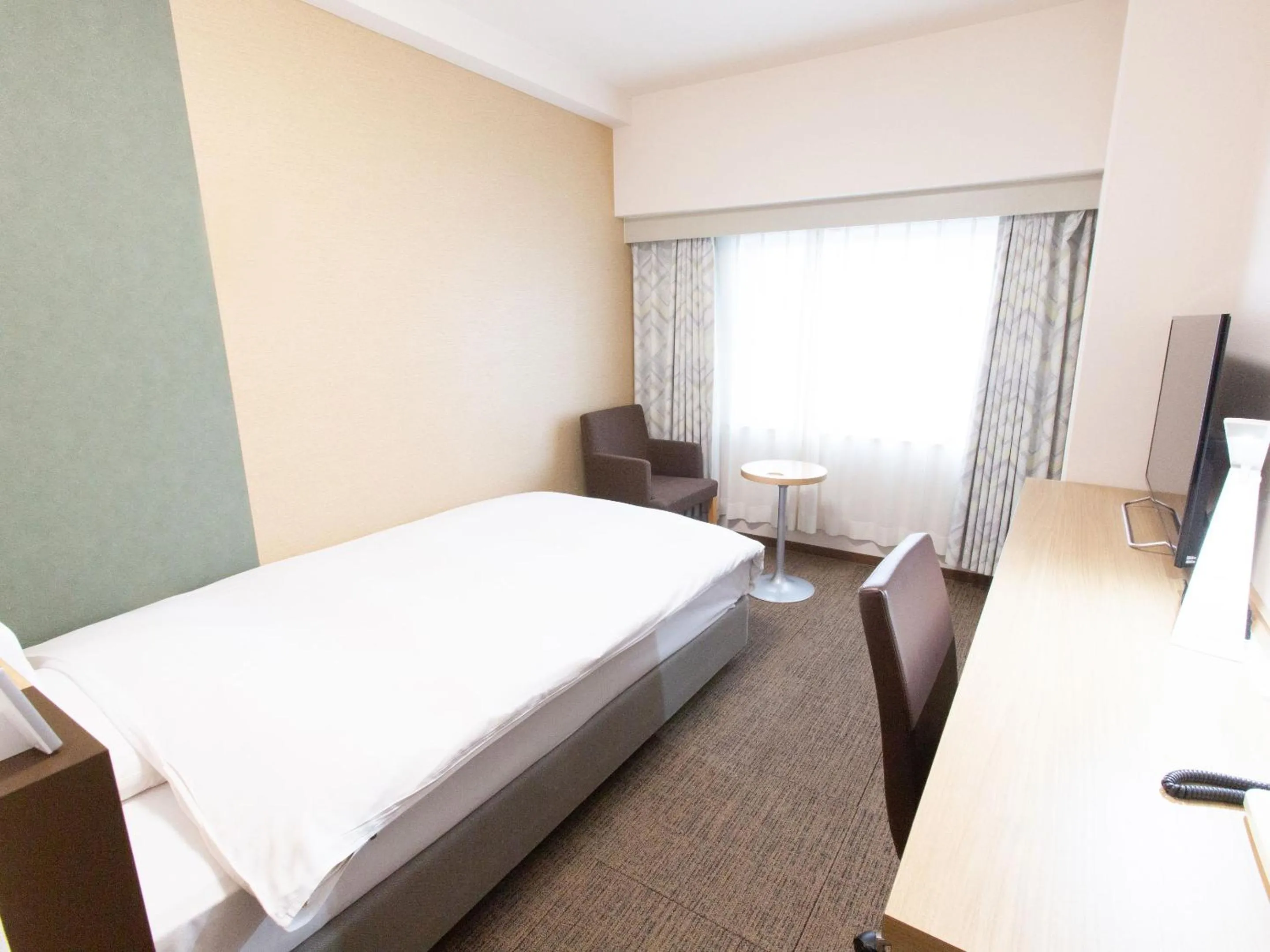 Photo of the whole room, Bed in Toyama Chitetsu Hotel