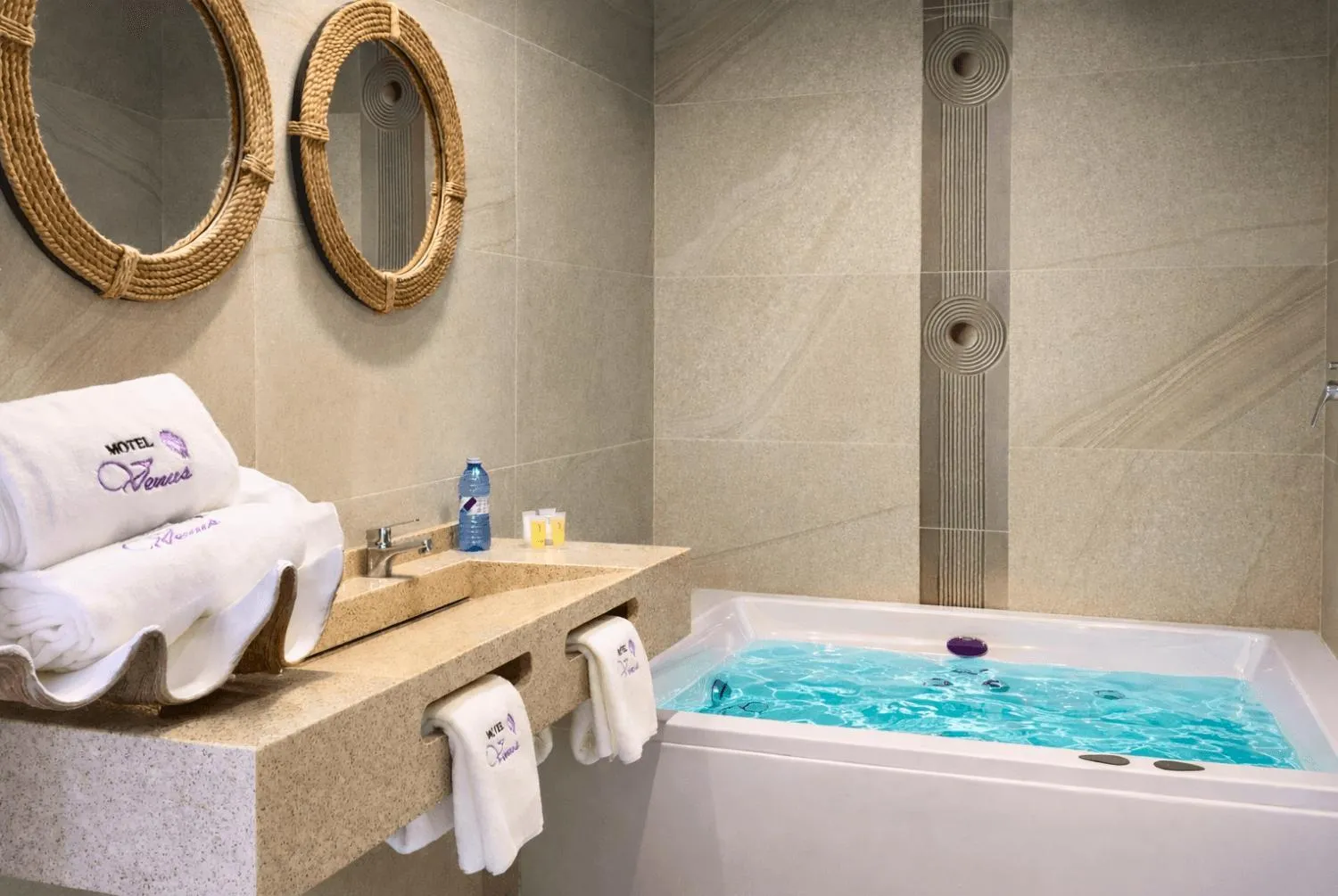 Hot Tub in Motel Venus Madrid Norte