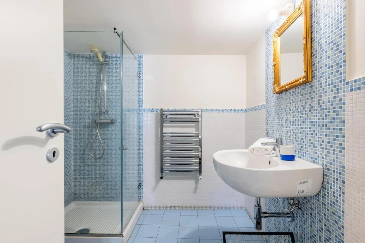 Shower in La Cot B&B