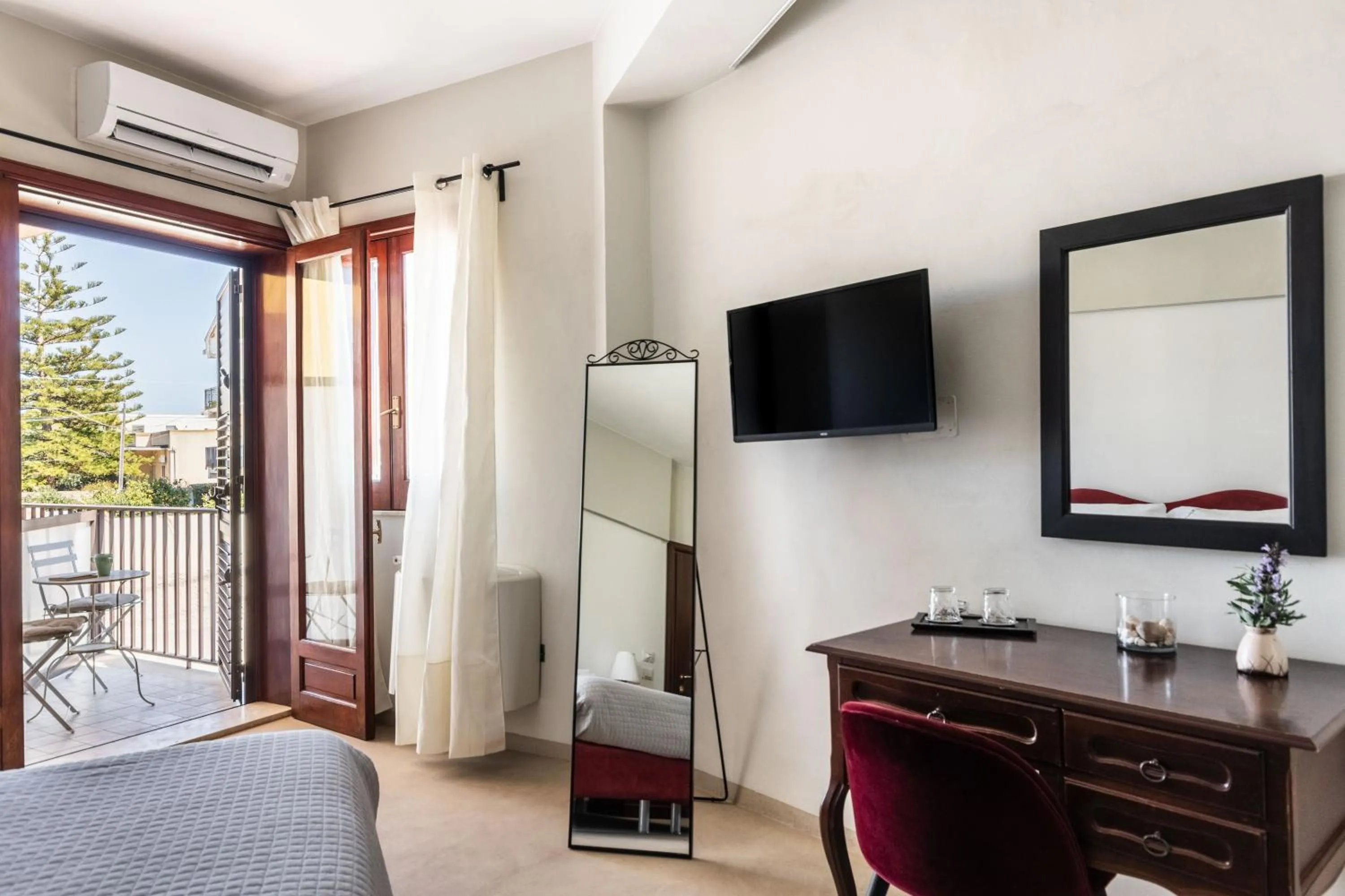 Photo of the whole room, Bed in B&B La terrazza sul mare