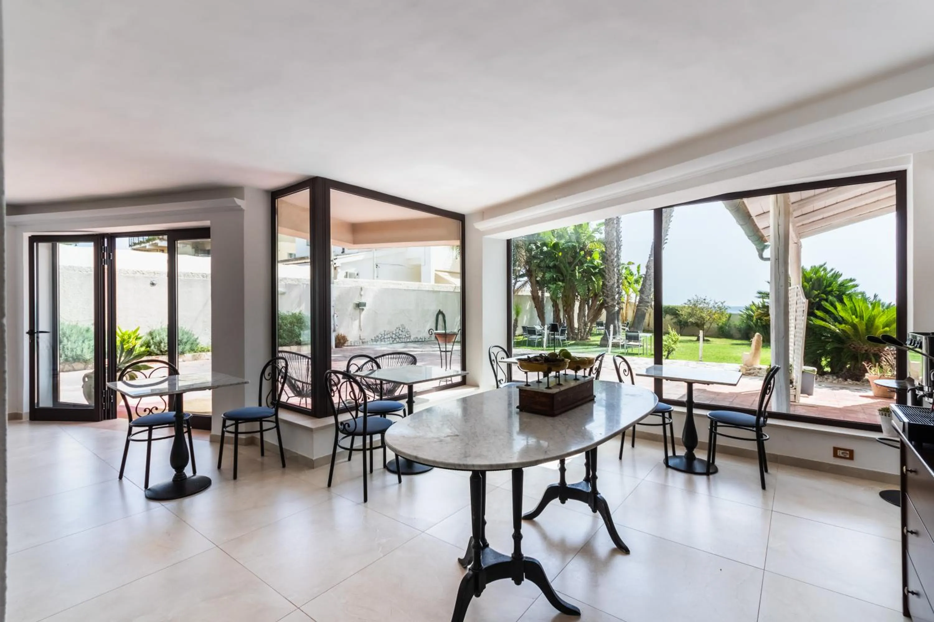 Breakfast in B&B La terrazza sul mare