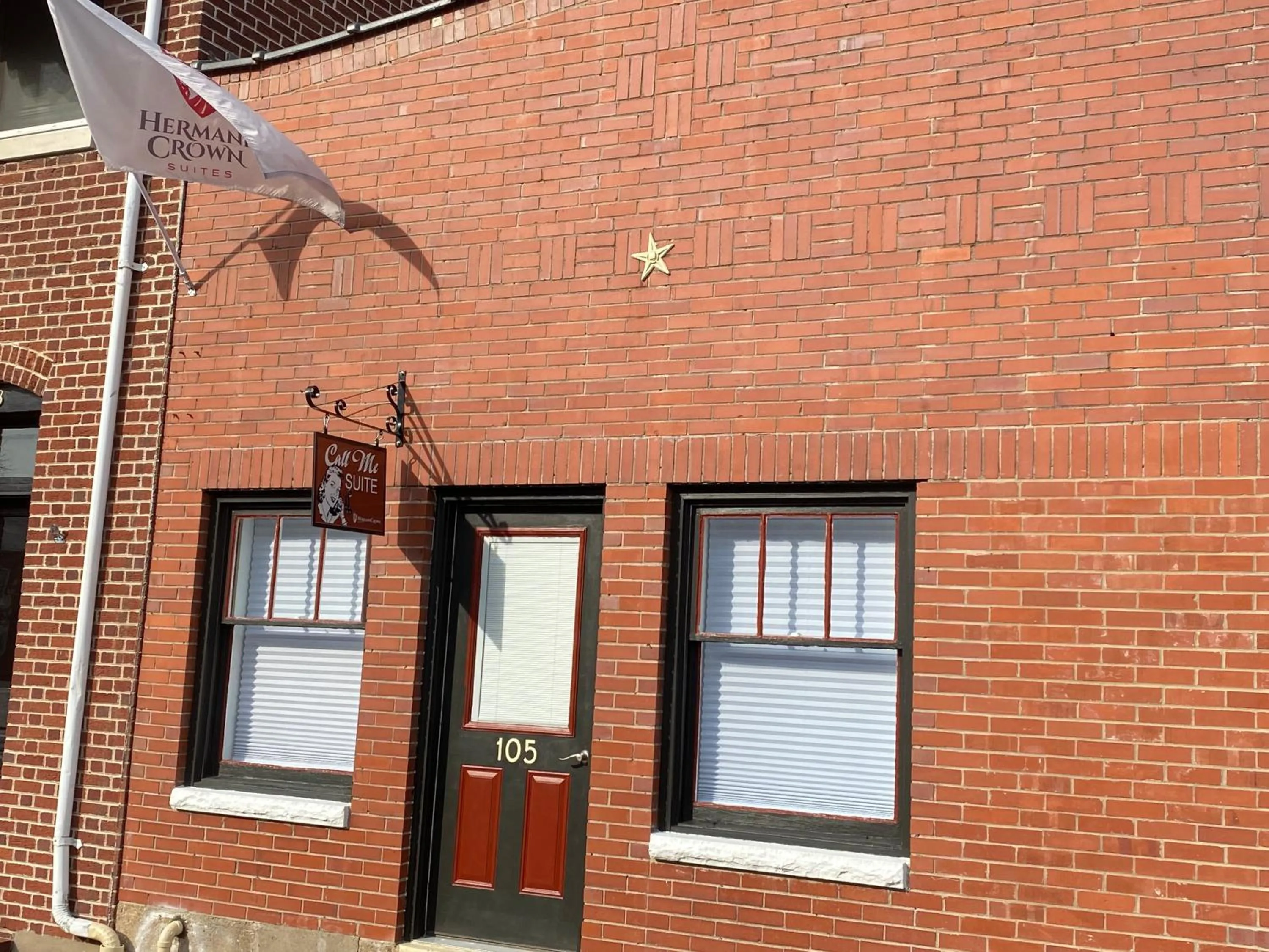 Hermann Crown Suites