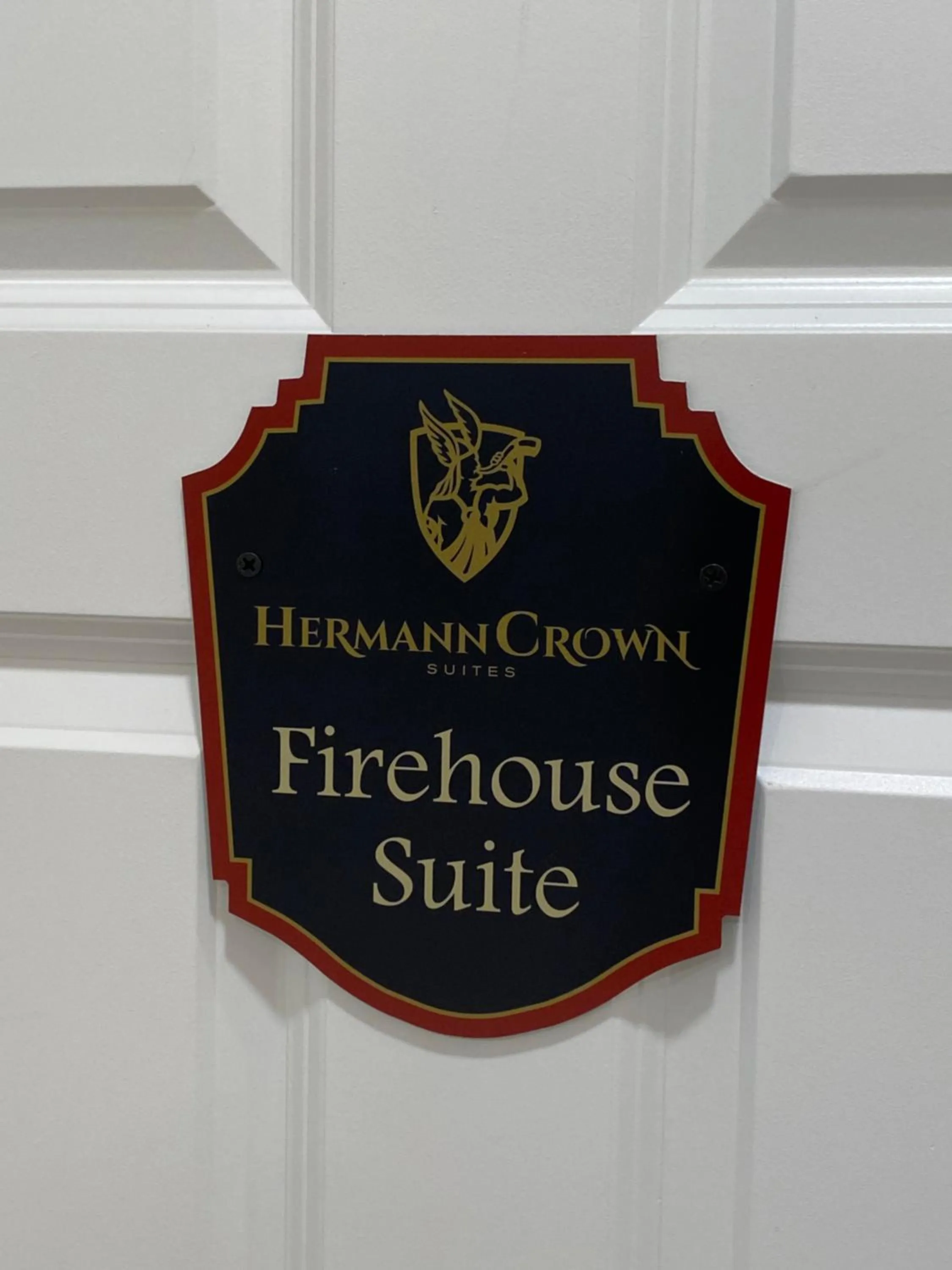 Hermann Crown Suites
